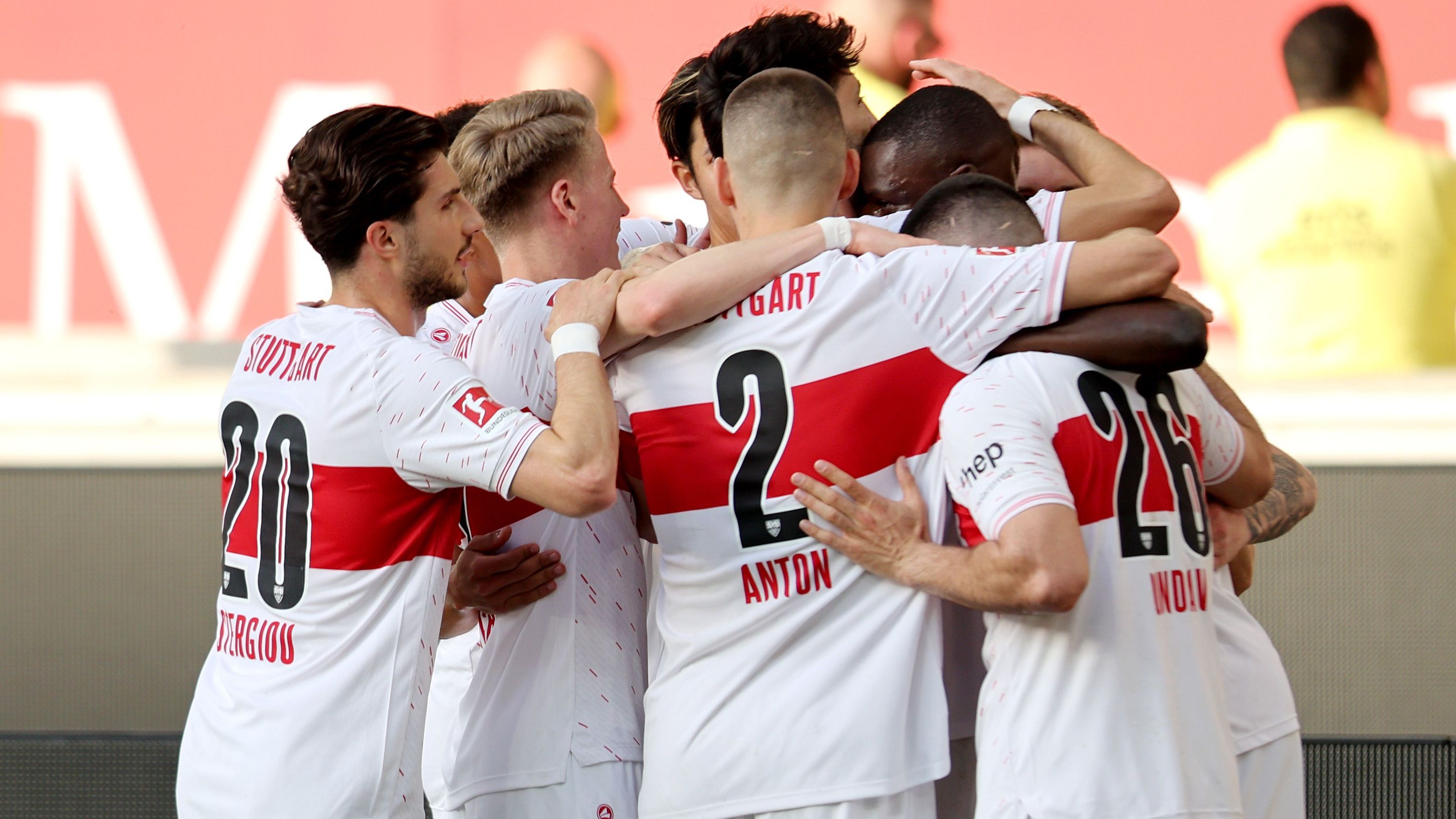 <strong>3. Platz: VfB Stuttgart (63 Punkte, +32 Tore)</strong><br>Trotz des 1:2 bei Werder Bremen bleibt es eine unfassbare Saison der Schwaben. Dank einer bärenstarken Rückrunde ist der VfB inmitten der Konkurrenz FC Bayern, Borussia Dortmund und RB Leipzig auf CL-Kurs. Zwar geht es noch gegen starke Teams wie Bayern und Leverkusen, jedoch müsste es schon mit dem Teufel zugehen, damit der VfB die Königsklasse verpasst.