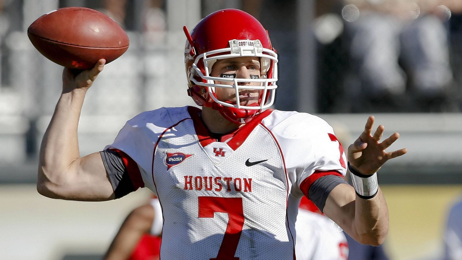 
                <strong>Die meisten Yards in der College-Karriere</strong><br>
                Case Keenum (Houston Cougars)2007 bis 2011: 20.114 Yards (19.217 Passing Yards, 897 Rushing Yards)
              