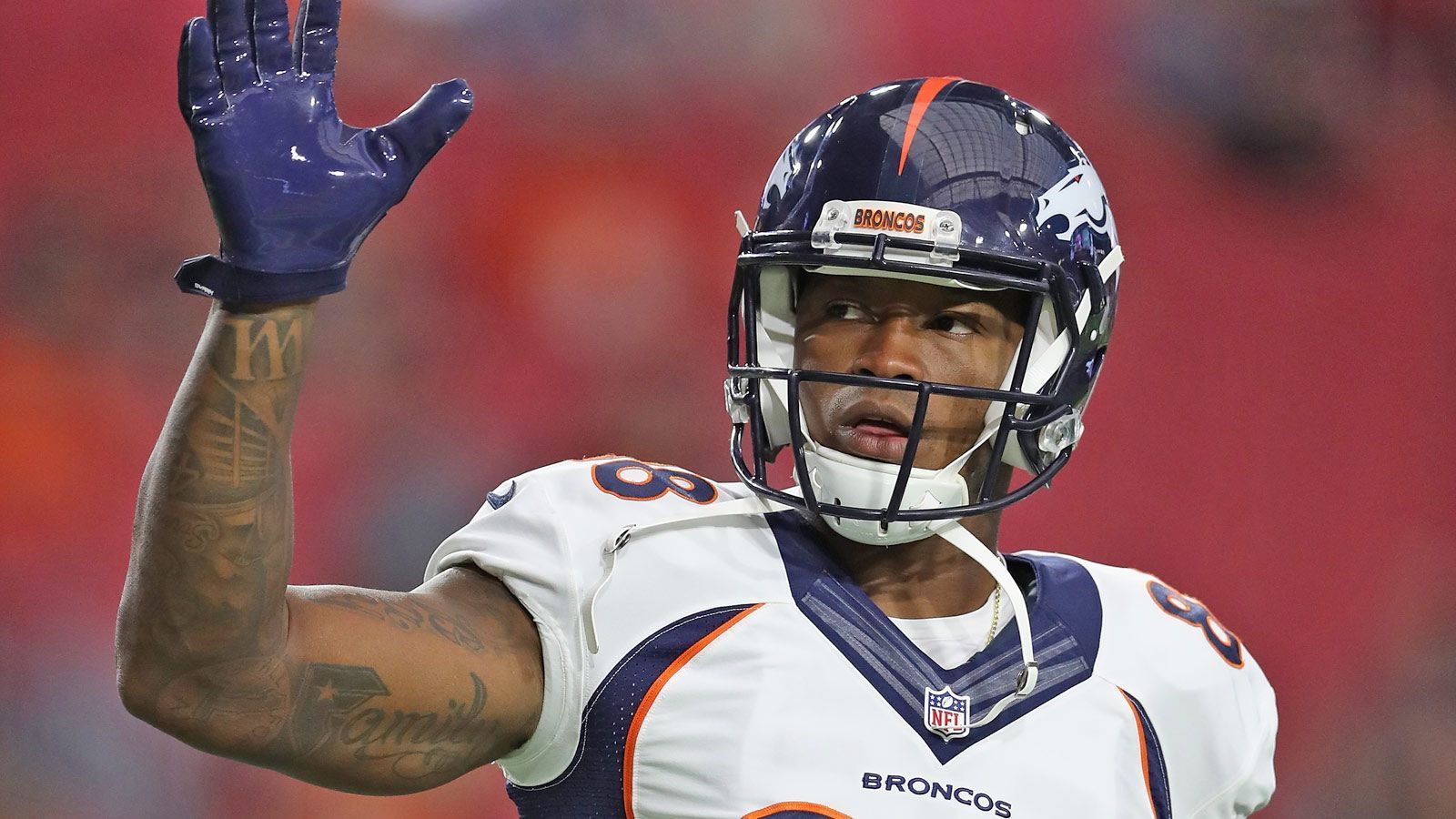 
                <strong>Demaryius Thomas</strong><br>
                Der Wide Receiver wurde nach achteinhalb Spielzeiten bei den Denver Broncos zu den Houston Texans getradet. Dafür bekommt der Klubs aus Colorado einen Viertrunden-Pick im kommenden Draft, dazu haben beide Teams ihre Siebtrunden-Draftpicks 2019 getauscht. Thomas gewann mit den Broncos den Super Bowl 50.
              