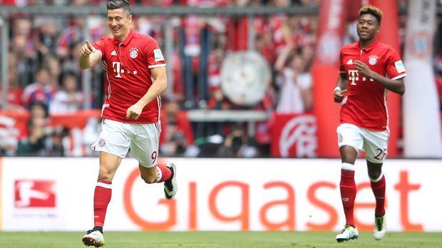 
                <strong>Robert Lewandowski</strong><br>
                Robert Lewandowski: Er hat es geschafft! Der Pole ist nicht nur Torschützenkönig der Saison 2015/2016. "Lewy" erzielte gegen Hannover seinen 30. Bundesliga-Treffer. Damit ist er der erste Ausländer mit 30 Toren in einer Saison. Rekord!
              