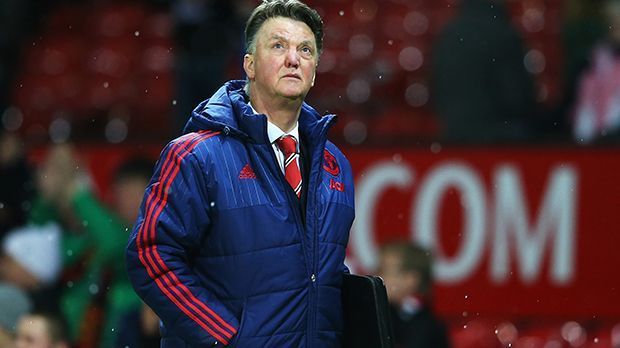 
                <strong>Manchester United: Louis van Gaal</strong><br>
                Manchester United: Louis van Gaal. Mittlerweile ist es ein bisschen ruhiger geworden um den Niederländer, doch noch immer wackelt Van Gaals Stuhl in Manchester bedenklich. Statt den Meistertitel in der Premier League zu holen, dümpelt das Team aktuell auf Platz sechs herum - das ist nicht der Anspruch der "Red Devils". Als heißester Kandidat auf seine Nachfolge wurde in den englischen Medien, etwa der "Daily Mail", Jose Mourinho gehandelt. Neuesten Berichten des "Mirror" zufolge, soll vielleicht sogar der bisherige Co-Trainer Ryan Giggs übernehmen. Außerdem wird über einen weiteren europäischen Meistertrainer spekuliert ...
              