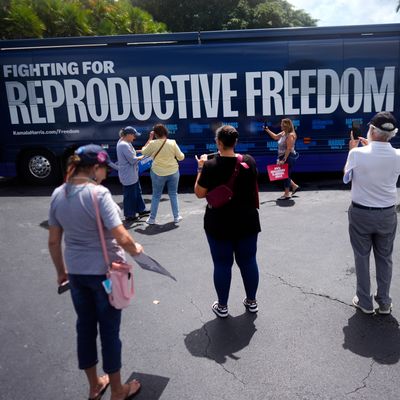 3. September 2024, USA, Boynton Beach: Auftaktveranstaltung zur "Reproductive Freedom Bus Tour", der Kampagne der demokratischen Präsidentschaftskandidatin Harris mit 50 Stopps.