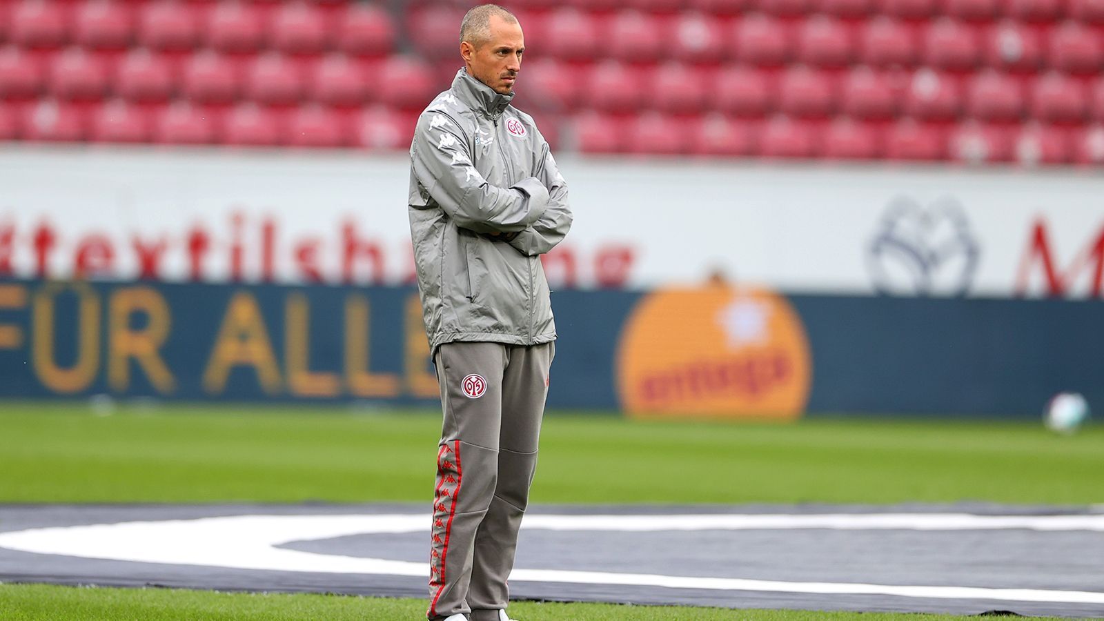 
                <strong>1. FSV Mainz 05</strong><br>
                In Sachen Transfers ist es kurz vor Beginn der Transferperiode still um die 05er – was jedoch auch daran liegt, dass Mainz zunächst einmal auf anderen Ebenen Personalentscheidungen treffen muss. Wegen des Abschieds von Rouven Schröder und der sich anbahnenden Trennung von Jan-Moritz Lichte gilt es zunächst, die Posten des Sportdirektors und des Trainers neu zu besetzen, ehe konkret über neue Spieler nachgedacht werden kann.
              