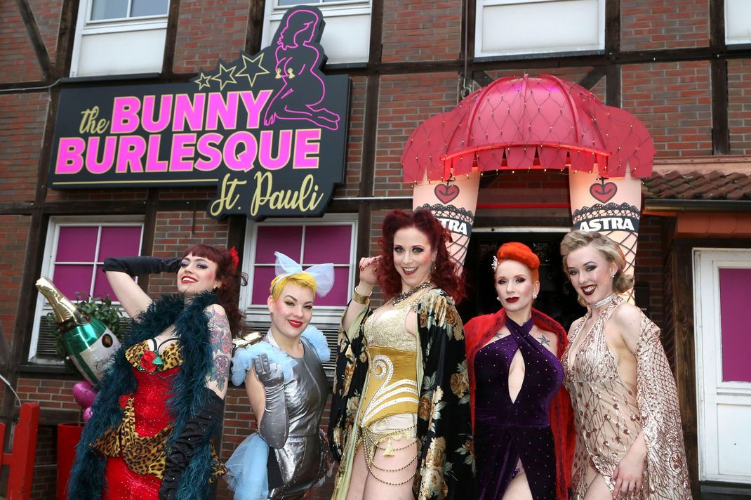 Setty Mois bei der Eröffnung des Burlesque-Club "The Bunny Burlesque St. Pauli" in Hamburg.