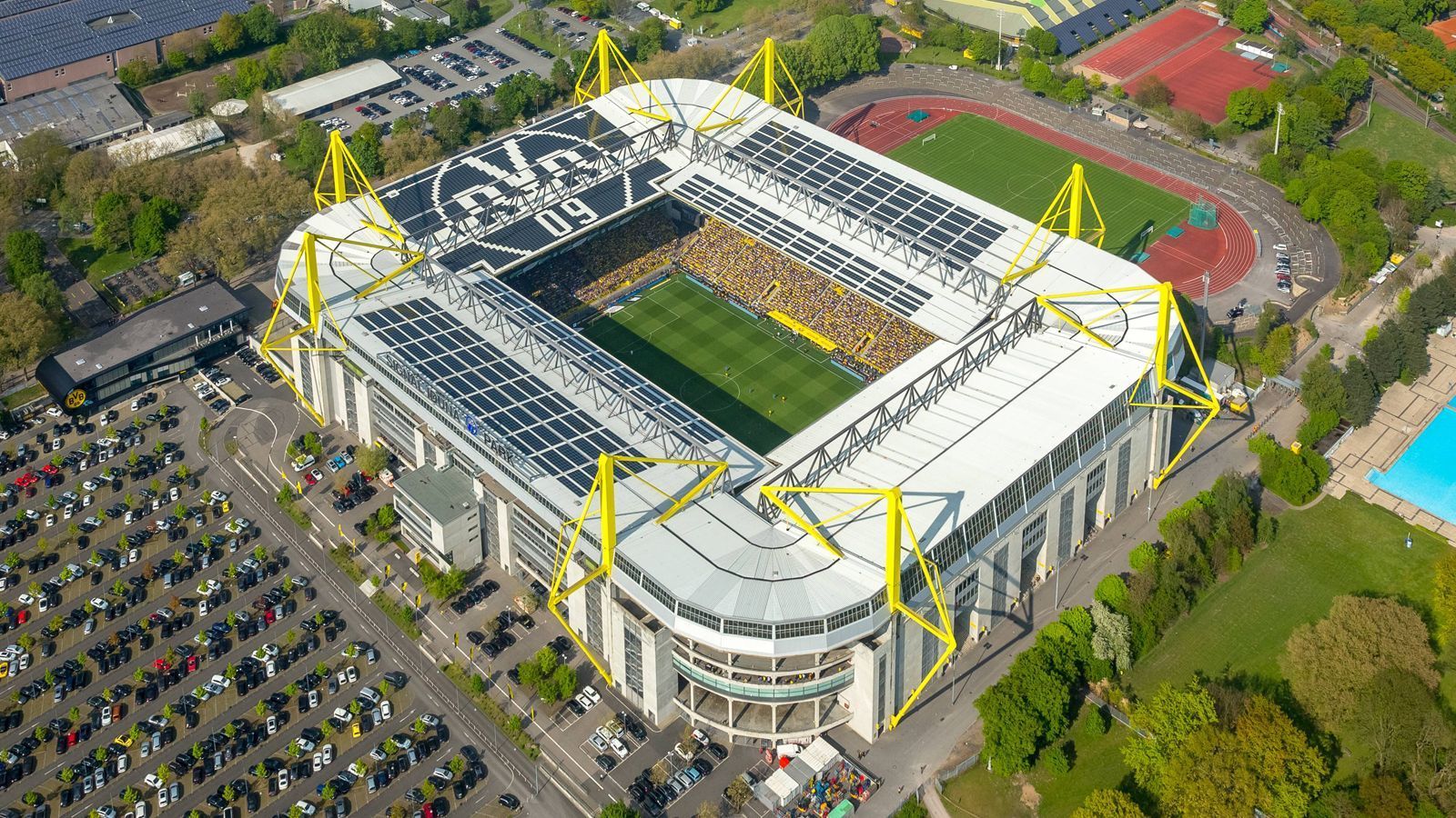 
                <strong>Platz 1: Signal Iduna Park (Borussia Dortmund)</strong><br>
                4,7 Sterne (20.163 Bewertungen)Vier andere sehr bekannte Stadien haben den Sprung in die Top 20 dagegen mehr oder weniger deutlich verpasst ...
              
