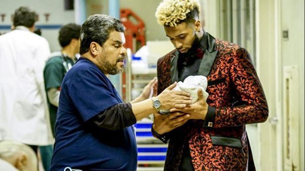 
                <strong>Odell Beckham Jr. (New York Giants)</strong><br>
                Odell Beckham Jr. (New York Giants). Ob im Film oder im echten Leben: Odell Beckham Jr. liebt das extravagante Auftreten. So auch in einer Folge der US-Serie "Code Black", in der er sich selbst spielt - wie könnte man ihn auch übersehen.
              