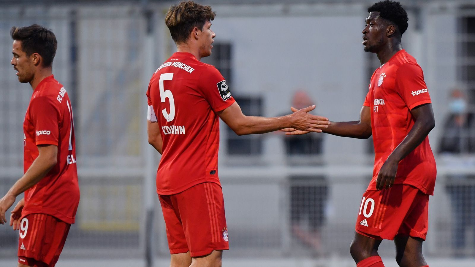 
                <strong>Münchner Derby: FC Bayern II vs. 1860 München</strong><br>
                Na klar, Wriedt hat getroffen. Nach Vorarbeit von Woo-Yeong Jeong schießt der Torjäger aus kurzer Distanz ein.
              