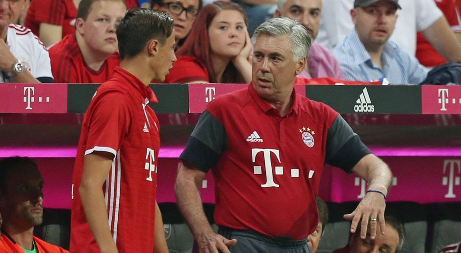 
                <strong>Marco Friedl</strong><br>
                Schon in der Vorbereitung auf diese Saison kam Friedl unter Carlo Ancelotti im Testspielen (wie hier gegen Manchester City) zum Einsatz. Seit 2008 spielt der Österreicher für den FC Bayern. Einen guten Freund hat er mit Landsmann David Alaba gefunden. Die beiden treffen sich regelmäßig privat und zocken beispielsweise auf der Playstation. Als Balljunge hat Friedl früher seinem Vorbild noch das Spielgerät in der Allianz Arena zugeworfen. 
              