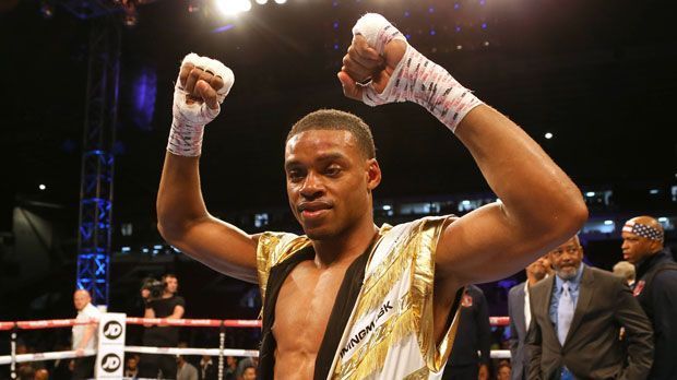 
                <strong>Errol Spence (27)</strong><br>
                Errol Spence jr. ist der Durchbruch bereits gelungen. Spätestens seit seinem beeindruckenden Knockout gegen Weltergewichts-Champion Kell Brook boxte sich der 27-jähriger Amerikaner weltweit ins Rampenlicht. Spence ist auf dem besten Weg der neue "Pound for Pound"-König zu werden. Und er ist der einzige, der Floyd Mayweather im Sparring Probleme bereiten konnte. Das gab "Money" erst kürzlich unumwunden zu. Seine Bilanz: 22:0.
              