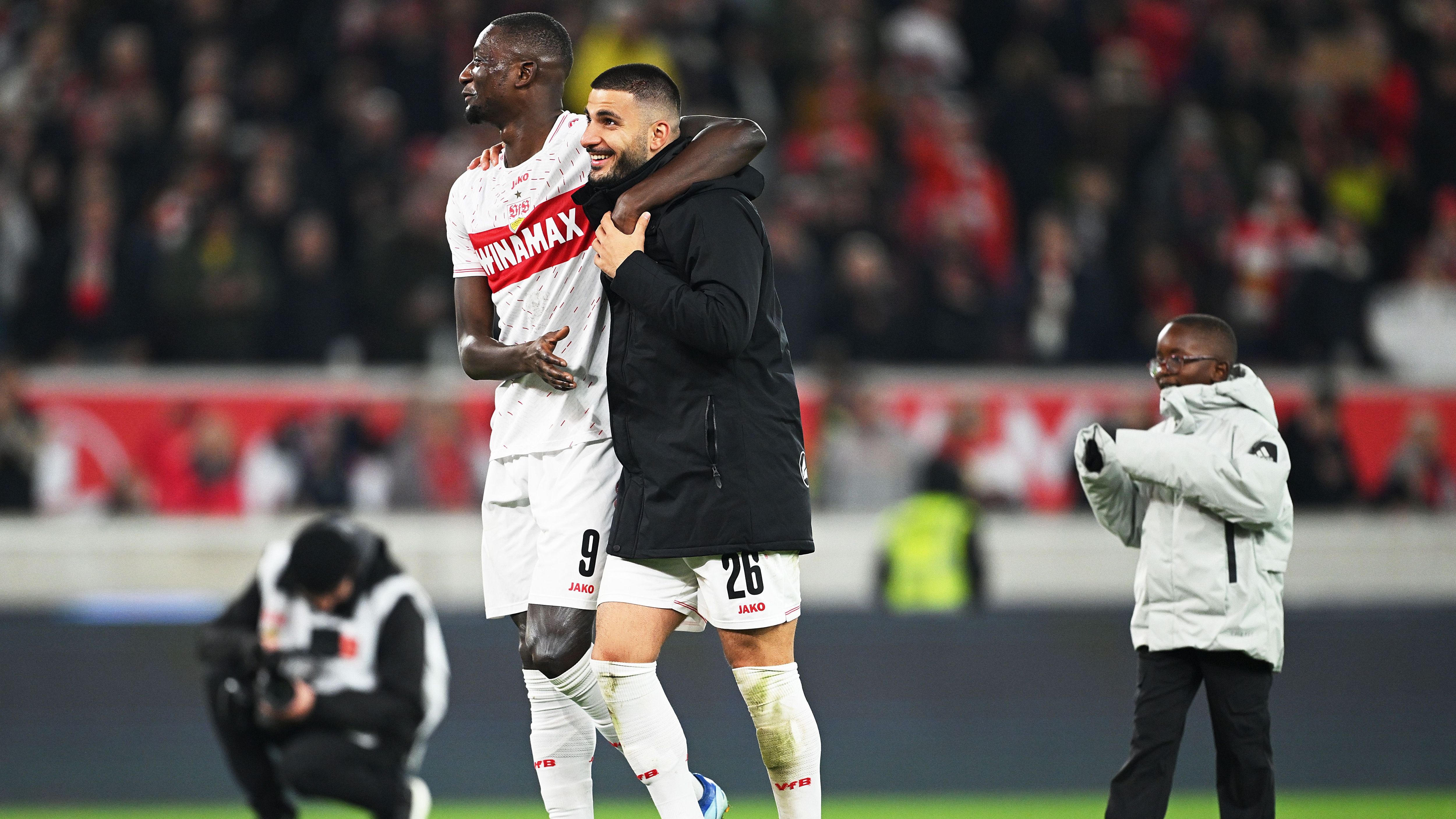 <strong>Guirassy und Undav als verlässliches Torjäger-Duo</strong><br>Beim Aufschwung der laufenden Saison kann sich Hoeneß vor allem auf seine Offensivstars verlassen. Serhou Guirassy (li.) hat&nbsp; 23 Saisontore erzielt, Deniz Undav (re.) 15. Damit sind erstmals seit Ewigkeiten wieder zwei VfB-Profis weit oben in der Bundesliga-Torjägerliste. In den bisherigen 43 Pflichtspielen unter Hoeneß erzielte der VfB 97 Treffer.