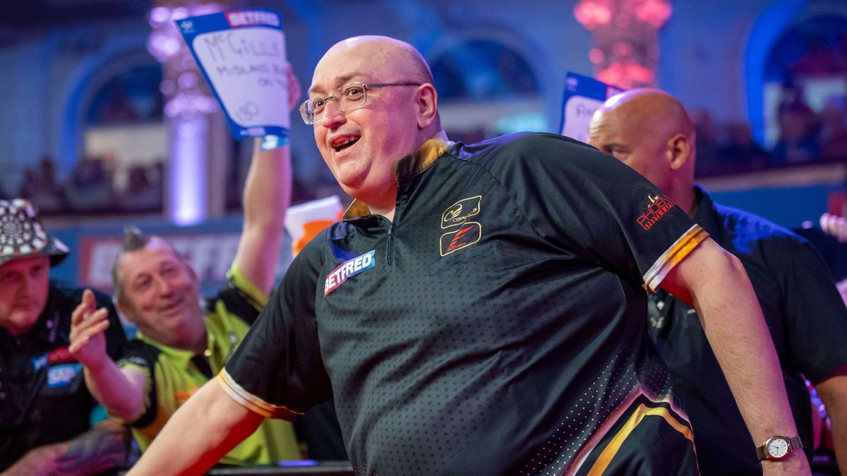 17th July 2024; Winter Gardens, Blackpool, England; 2024 Betfred World Matchplay Darts Day 5; Andrew Gilding during his walk on PUBLICATIONxNOTxINxUK ActionPlus12669142 TimxWilliams