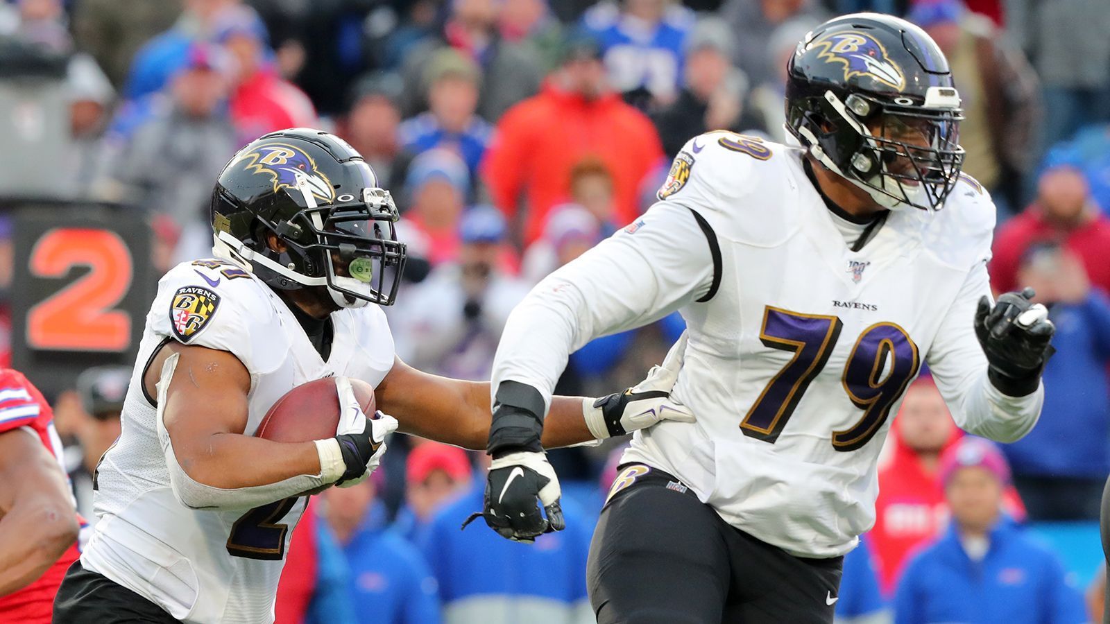 
                <strong>Platz 8: Ronnie Stanley (Baltimore Ravens)</strong><br>
                Position: Offensive Tackle -Gehalt neue Saison: 23.750.000 Dollar -Vertragsjahr: 2 von 6
              