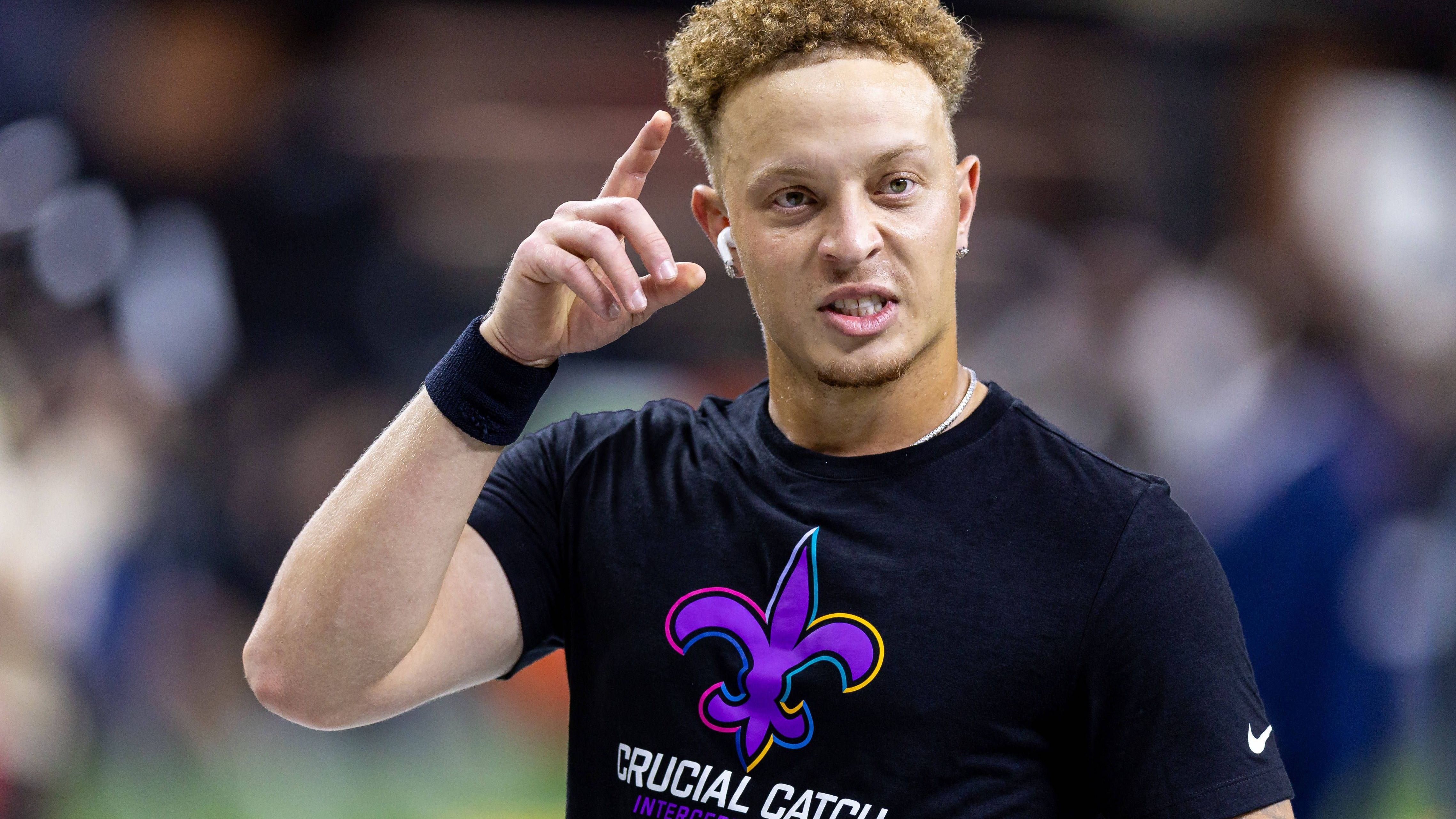 <strong>Platz 30: Spencer Rattler (New Orleans Saints)</strong><br>Ein Touchdown, zwei Interceptions, dazu eine deutliche Niederlage gegen Tampa Bay. Das NFL-Debüt des Rookies, der den <a data-li-document-ref="442702" href="https://www.ran.de/sports/nfl-new-orleans-saints-spencer-rattler-uebernimmt-wohl-starter-rolle-nach-carr-ausfall-442702">verletzten Derek Carr</a> ersetzte, verlief nicht sonderlich erfolgreich. Rattler zeigte in Ansätzen aber durchaus, dass er es in der NFL packen kann.