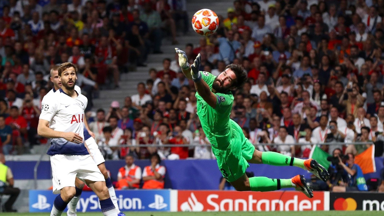 
                <strong>10. Alisson Becker (FC Liverpool)</strong><br>
                Der Torhüter des FC Liverpool hielt in der kompletten Premier League Saison 21-mal seinen Kasten sauber. Mit der brasilianischen Nationalmannschaft steht er im Finale der Copa America und musste dabei noch kein einziges Mal hinter sich greifen. Wettquote: 66/1 (67,0) (für einen Euro Einsatz gibt es 66 Euro Reingewinn).
              