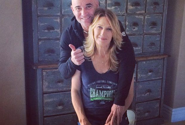 
                <strong>Andre Agassi und Steffi Graf</strong><br>
                Die Favoriten-Rolle bei den ehemaligen Tennis-Stars Andre Agassi und Steffi Graf ist klar verteilt. Das Paar hält eindeutig zum Titelverteidiger Seattle Seahawks.
              