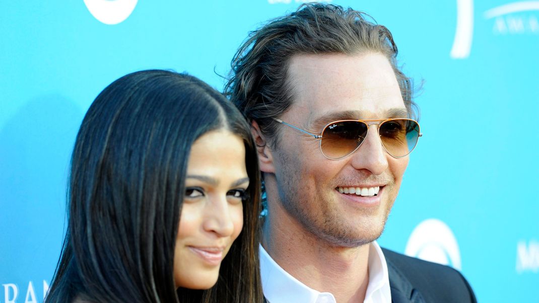 Von Australiens Geschirrspüler zum Sonnyboy Hollywoods: Matthew mit seiner Frau Camila Alves.