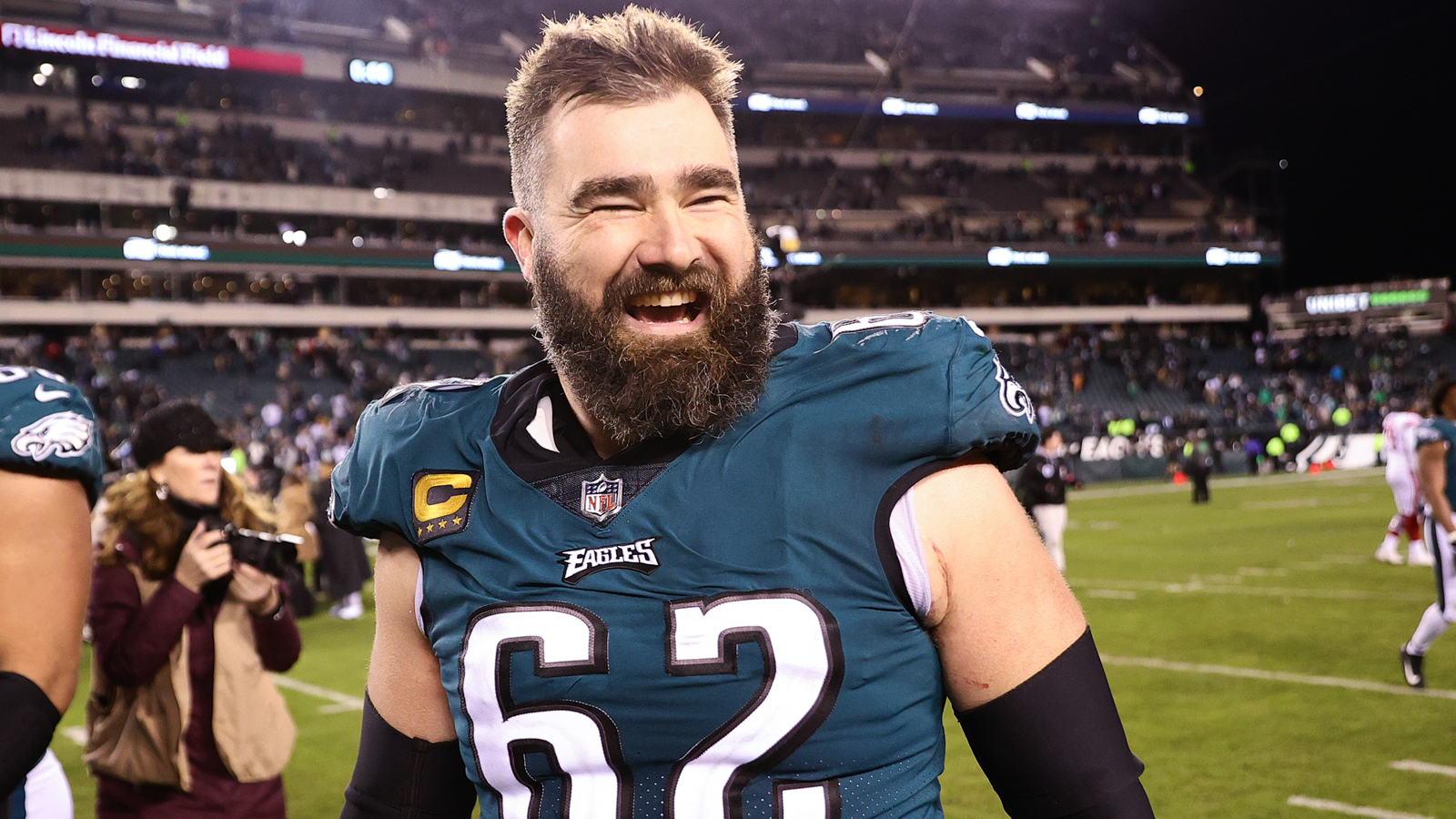 
                <strong>Jason Kelce</strong><br>
                Jason Daniel Kelce (Center der Philadelphia Eagles)
              