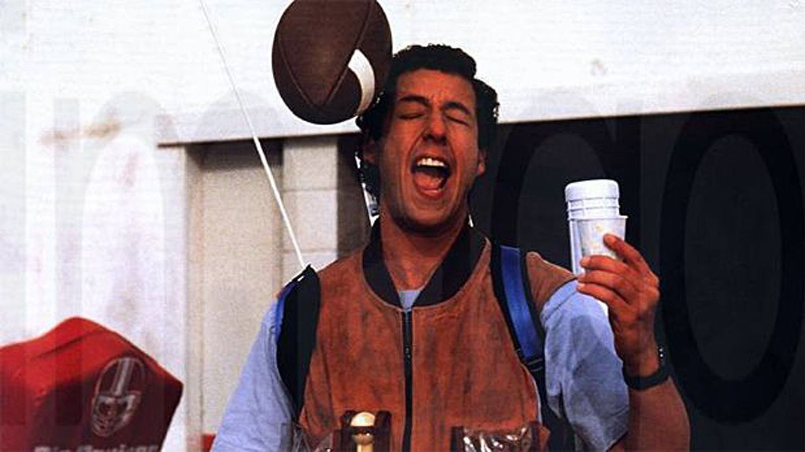 <strong>Waterboy - Der Typ mit dem Wasserschaden (1998)</strong><br>Seit 18 Jahren arbeitet Bobby als Wasserträger für ein höchst erfolgreiches Football-Team. Weil er stottert und sich oftmals ungeschickt anstellt, wird er von den Spielern gehänselt. Schließlich wirft ihn der Coach raus. Doch Bobbys Ehrgeiz ist geweckt.
