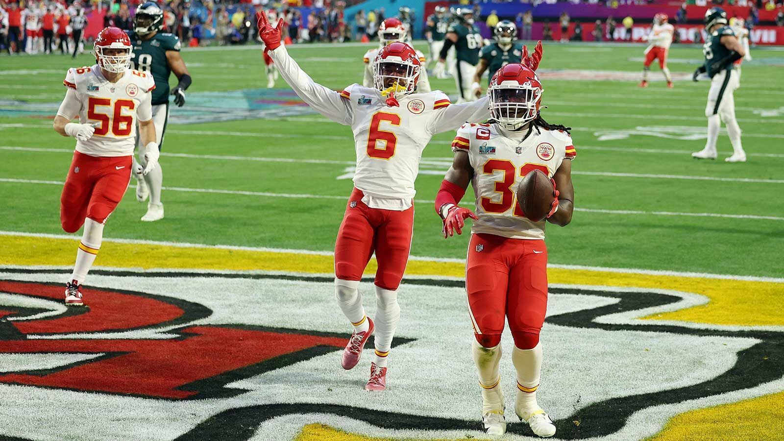 <strong>Die Super Bowls mit den meisten Punkten</strong><br>
                Die Kansas City Chiefs schlugen die Philadelphia Eagles im Super Bowl LVII mit 38:35. Beide Teams erzielten zusammen 73 Punkte. Damit ist der Super Bowl vor zwei Jahren unter den zehn mit den meisten Punkten. Aber wo landet er genau? <strong></strong><br><a href="https://open.spotify.com/episode/02HZSOvJBZggRSWGw9BgDj">Podcast - <em>ran</em> beim Super Bowl: So wohnen die Teams</a>