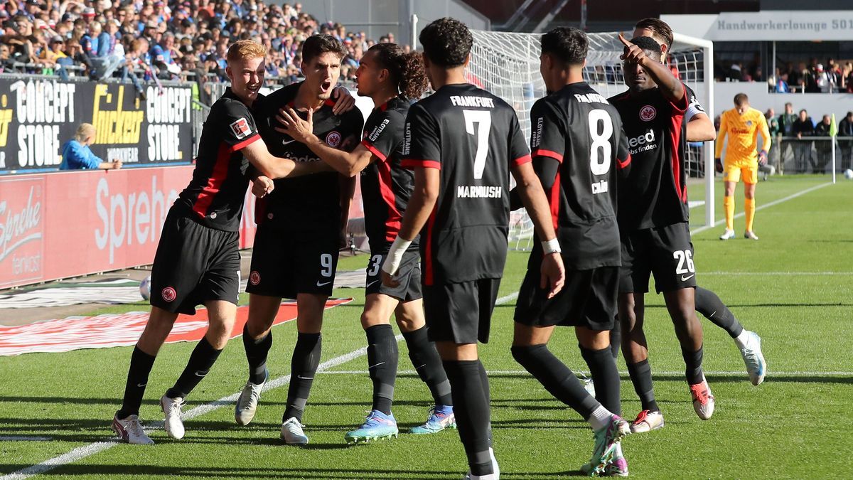 29.09.2024, xtgx, Fussball 1.Bundesliga, Holstein Kiel - Eintracht Frankfurt emspor, v.l. Torjubel nach dem Tor zum celebrating the goal celebrate 1:2 durch Igor Matanovic (Eintracht Frankfurt) (DF...