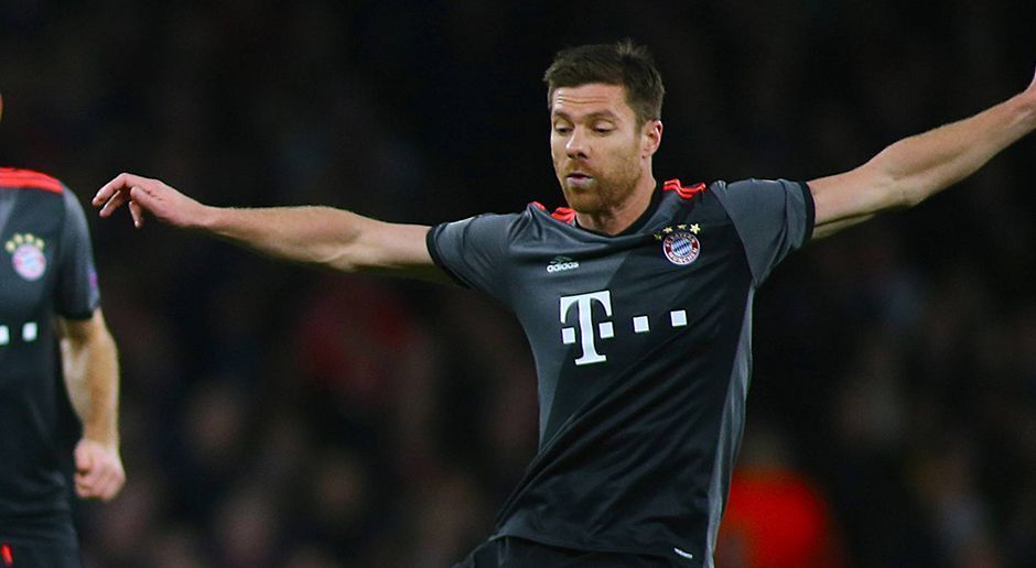 
                <strong>Xabi Alonso (FC Bayern München)</strong><br>
                Xabi Alonso: Der Oldie wurde in der Rückwärtsbewegung mehrmals zu leicht überspielt, verließ sich vor dem 0:1 auf Hummels. Wenig später rettete er in höchster Not bravourös gegen Walcott. Verlor Giroud kurz nach der Pause aus den Augen - zum Glück folgenlos. Immerhin strahlte der Spanier bei eigenem Ballbesitz die gewohnte Ruhe aus und steigerte sich mit zunehmender Spielzeit. Auch dank ihm kam Arsenal nach Girouds Chance kaum noch gefährlich nach vorne. ran-Note: 4
              