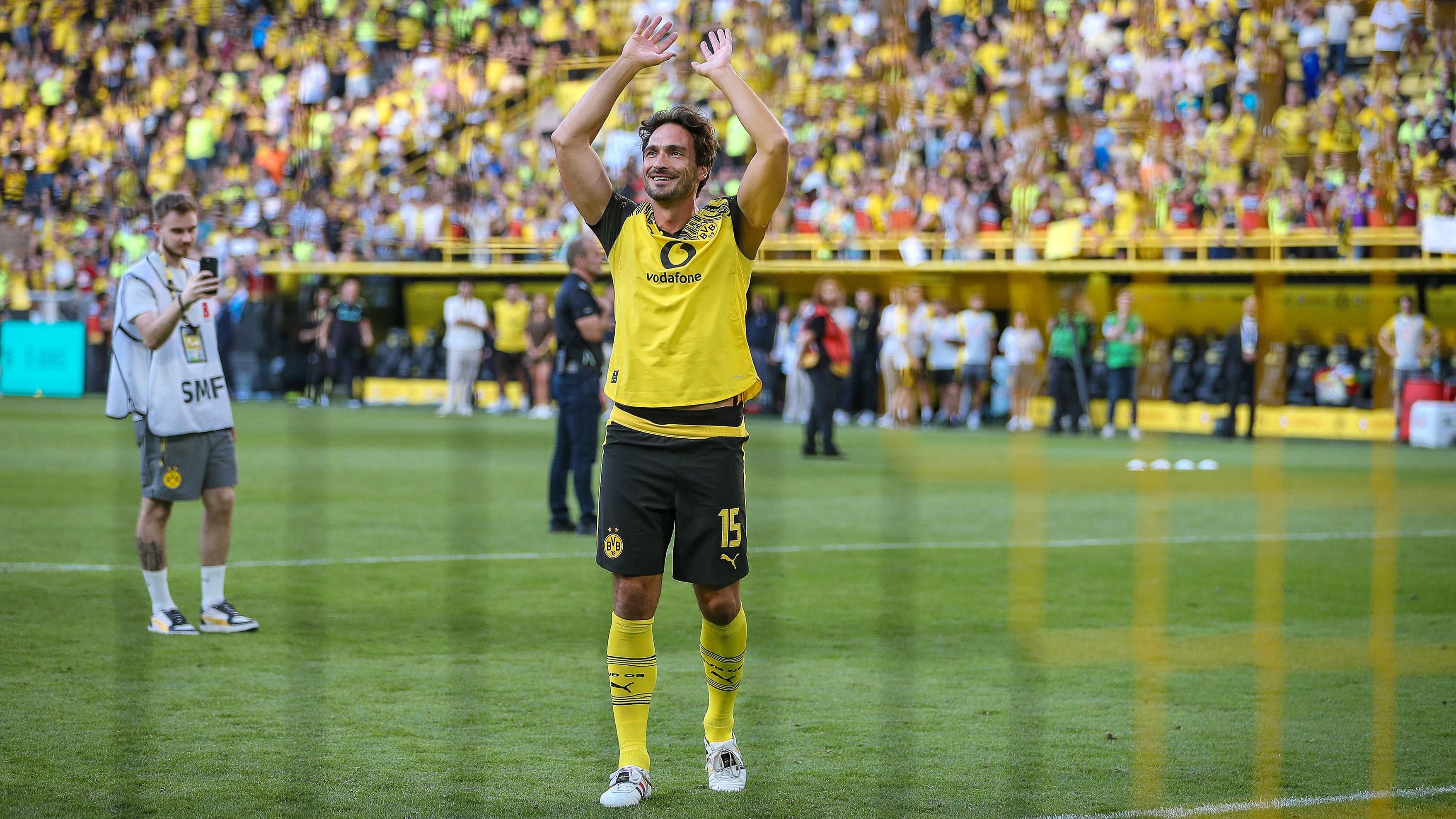 <strong>Mats Hummels</strong><br>Mats Hummels bildete mit Boateng die Innenverteidigung im WM-Finale, der damalige Dortmunder wechselte 2016 dann zum FC Bayern München und spielte auch dort mit Boateng zusammen. 2019 kehrte der Abwehrchef dann zum BVB zurück, nach Ende der Saison 2023/24 bekam er dort keinen neuen Vertrag mehr, wechselte daraufhin zur AS Rom und beendete jüngst seine Karriere vor ausverkauftem Signal-Iduna-Park. Abseits des Platzes gründete er gemeinsam mit Lukas Podolski die Baller League.