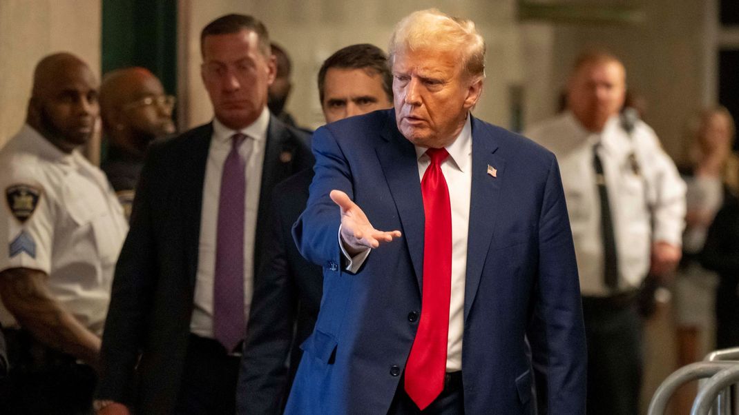 Ex-US-Präsident Donald Trump hat die anti-israelischen Proteste an US-Unis mit einem Neonazi-Aufmarsch verglichen.
