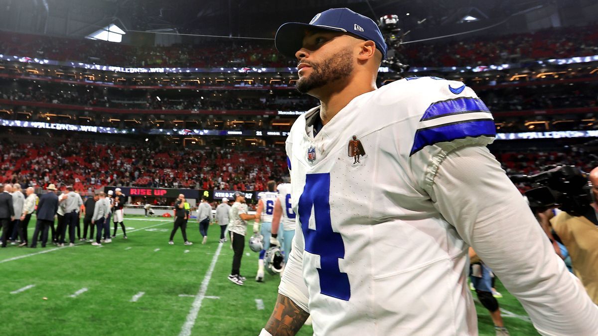 ATLANTA, GA - NOVEMBER 03: Dallas Cowboys quarterback Dak Prescott 4 leaves the field after losing the Sunday afternoon NFL, American Football Herren, USA game between the Atlanta Falcons and the D...