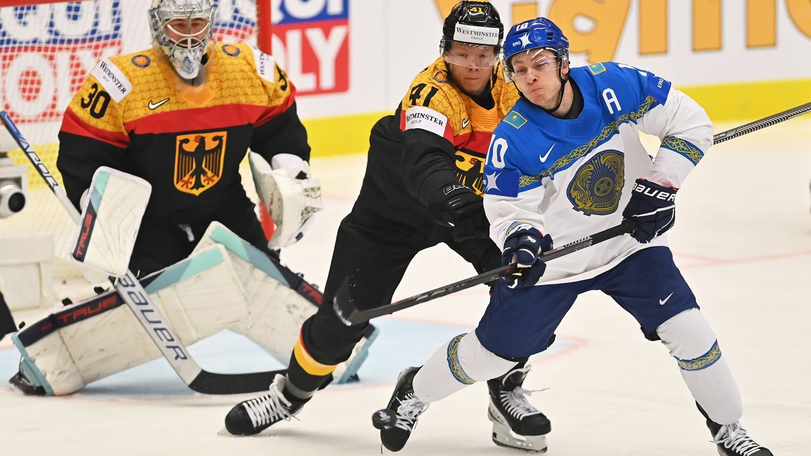 <strong>Penalty Killing</strong><br>Hier liegt das Spezialgebiet der Männer im blau weißen Trikot. Das deutsche Unterzahlspiel hat lange Mühe, mitzuhalten und kassiert hier den zwischenzeitlichen Anschlusstreffer im Spiel. Das deutsche Team hat das ein oder andere Mal Glück, dass es hier nicht öfter klingelt. Großer Pluspunkt: Tiffels erzielt das erste eigene Tor in Unterzahl in diesem Turnier.