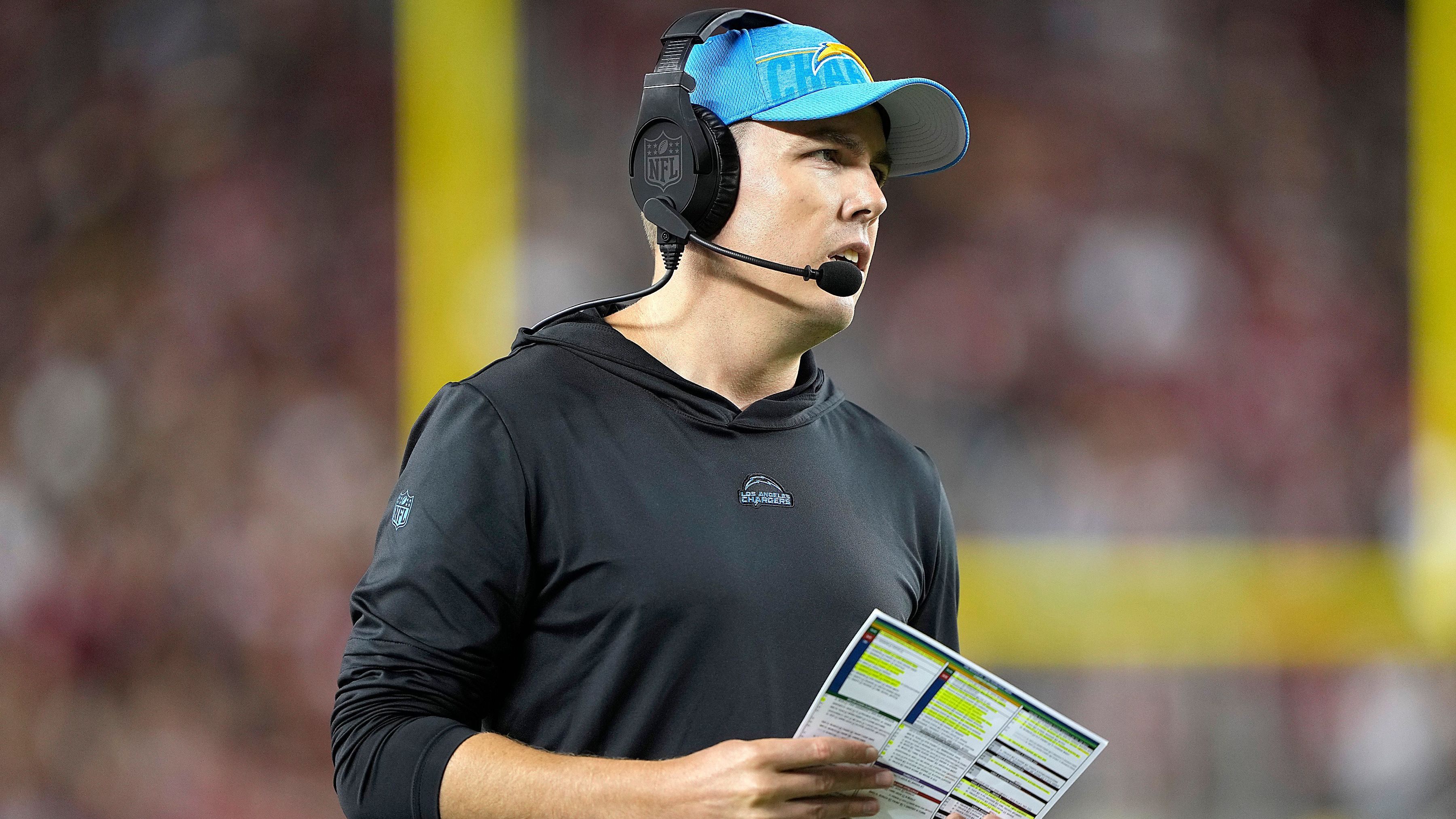 <strong>Kellen Moore (Offensive Coordinator, Los Angeles Chargers)</strong><br>Bereits vor der Saison hatte Ex-QB Kellen Moore zwei Treffen mit den Panthers, bei denen es um die Stelle des Head Coaches ging. Er beeindruckte die Verantwortlichen zwar, am Ende fiel die Entscheidung dennoch auf Reich. Aktuell muss er aber auch um seinen Job in L.A. bangen. Seine Chance bei den Panthers hat er vielleicht bereits vertan.