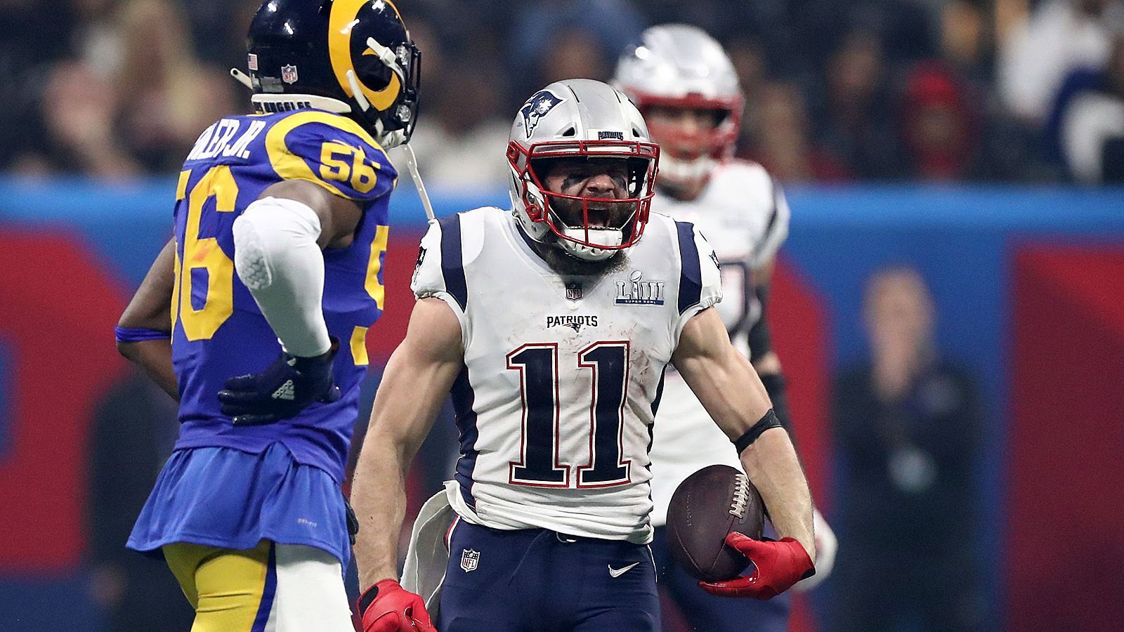 
                <strong>Platz 1: New England Patriots - Los Angeles Rams 13:3</strong><br>
                Wide Receiver Julian Edelmann von den New England Patriots durfte sich über die Auszeichnung zum MVP freuen. Er war beim Super Bowl LIII der einzige Offensivakteur, der auch in Super-Bowl-Form übers Feld sprintete. Denn seinen Nebenleuten und den Spielern der LA Rams gelang fast nichts in der Abwehrschlacht. Insgesamt kamen beide Mannschaften nur auf 16 Punkte. Ein Negativrekord in allen Endspielen der bisherigen NFL-Geschichte. 
              