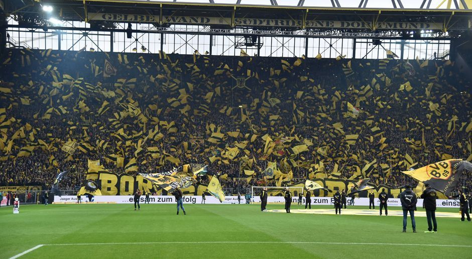 
                <strong>Borussia Dortmund</strong><br>
                Seit Wochen halten sich die Gerüchte, Kevin Trapp stehe auf dem Einkaufszettel von Borussia Dortmund. BVB-Torwart Roman Bürki hat aufgrund diverser Patzer einiges an Vertrauen verspielt. Trapp schließt einen Wechsel zu Dortmund offenbar nicht aus. "Das ist ein hoch interessanter Verein, der international spielt und vor einigen Jahren im Champions-League-Finale war", sagte er im Interview mit Sport1. Ebenfalls für Dortmund spricht, dass hier bereits ein Wechsel in der Winterpause denkbar wäre. So könnte Trapp in der Rückrunde Spielpraxis sammeln und sich einen Kaderplatz für die Weltmeisterschaft sichern. "Das ist mein großes Ziel", sagt Trapp.
              