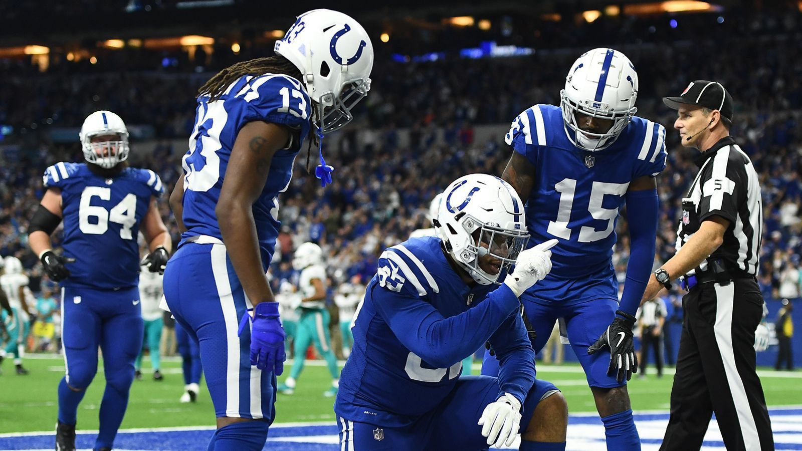 
                <strong>Indianapolis Colts</strong><br>
                Platz 32: Indianapolis ColtsDurchschnittliche Zahlung an einen Spieler im Jahr: 2,410,404 Millionen Dollar (umgerechnet: 2,125 Mio. Euro)
              