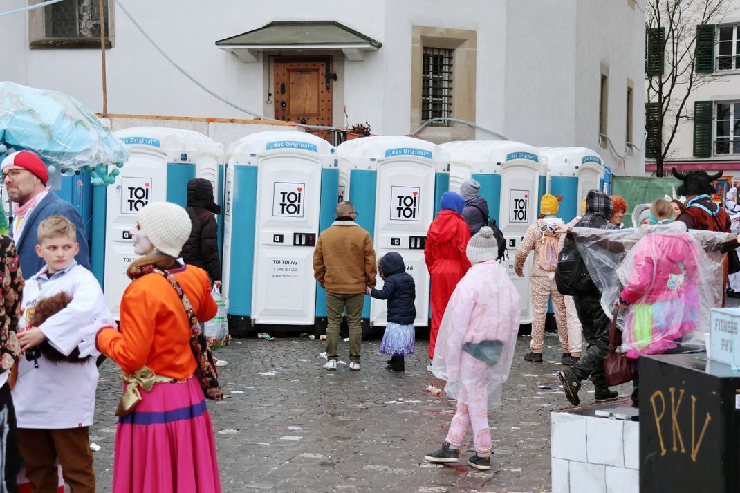 In zwei Fällen wurden die Opfer in einer mobilen Toilette missbraucht.