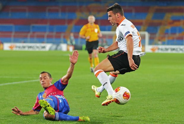 
                <strong>Der schnelle Aufstieg</strong><br>
                Bernat startet seine Karriere im linken Mittelfeld. Vergangene Saison gelingt ihm aber auf der linken Abwehrposition der Durchbruch. Auch in der Champions-League ist der 21-Jährige gesetzt und überzeugt durch gute Leistungen. Nun beginnt für ihn ein neues Kapitel.
              