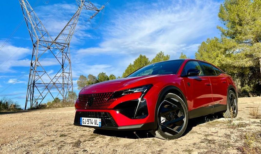 Peugot 408 GT Hybrid 225 Review