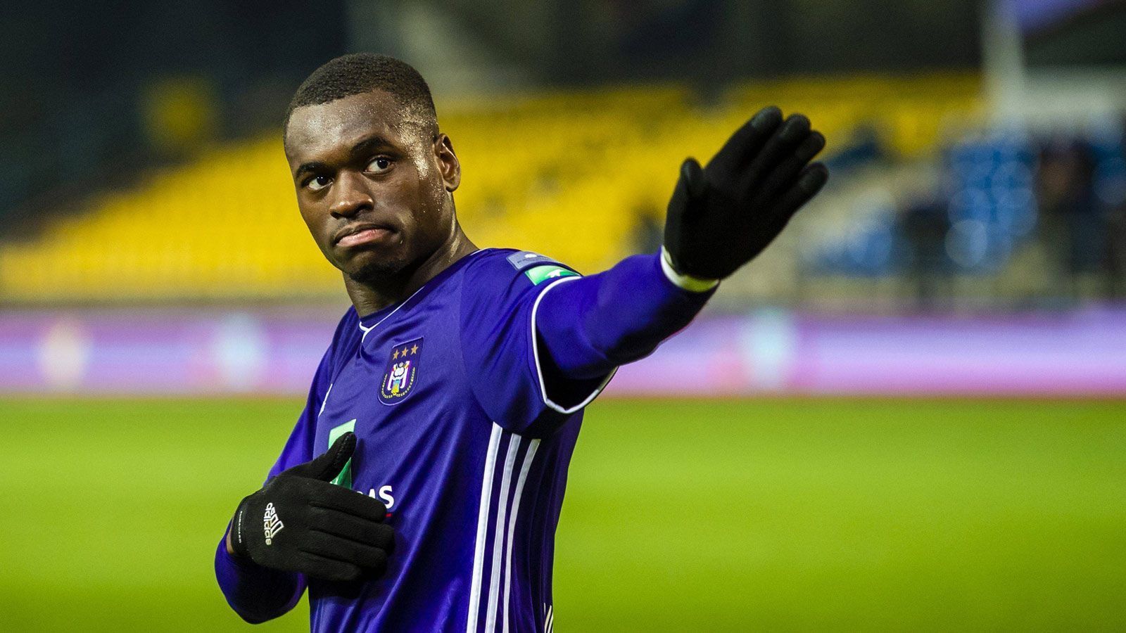 
                <strong>RSC Anderlecht</strong><br>
                Anderes Land, andere Liga, völlig andere Herangehensweise: Beim belgischen Serienmeister RSC Anderlecht könnt ihr auf die hauseigene Talentschmiede zurückgreifen, aus der schon Spieler wie Vincent Kompany oder Romelu Lukaku hervorgingen. So kommt ihr immer wieder an junge, hungrige Nachwuchsakteure und könnt euch auf eine hervorragende Scouting-Abteilung verlassen. Ohne wirkliche Superstars in den eigenen Reihen ist der Gewinn der Meisterschaft gegen die nationalen Kontrahenten wie Brügge, Genk oder Lüttich keineswegs selbstverständlich. Mit ein wenig Geduld kann sogar der internationale Durchbruch gelingen.Spielstärke: 5/10Potenzial: 7/10
              