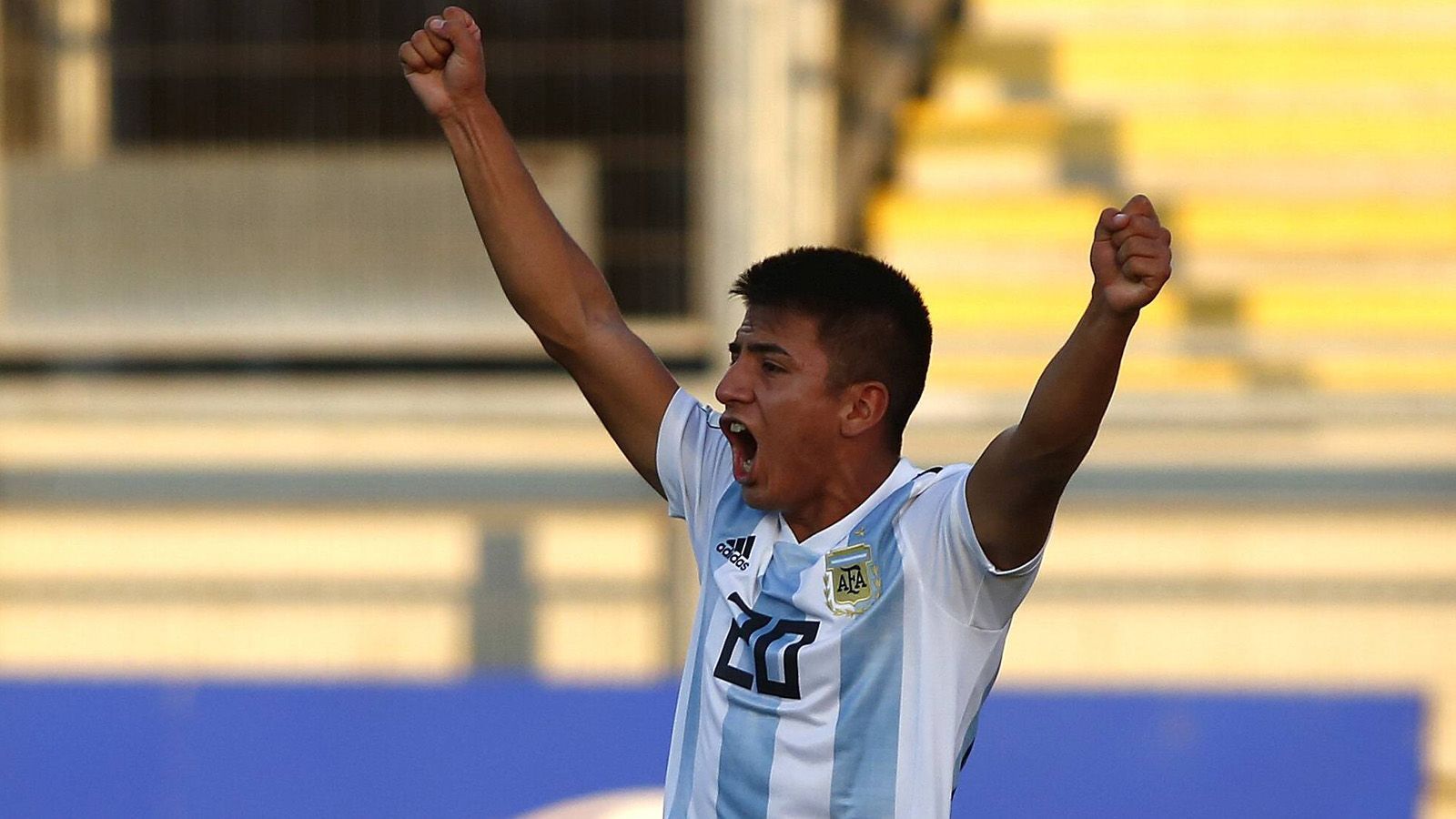 
                <strong>Thiago Almada (20 Jahre, Argentinien, Velez Sarsfield)</strong><br>
                Thiago Almada zählt zu den Top-Talenten des argentinischen Fußballs. Der offensive Mittelfeldspieler ist in der 1. Liga seines Heimatlandes für Velez Sarsfield aktiv. In insgesamt 80 Pflichtspielen hat er 20 Tore erzielt und sieben Treffer vorbereitet. Sein Vertrag läuft zwar noch bis Sommer 2023. Er soll aber eine Ausstiegsklausel über 25 Millionen Euro haben.  
              