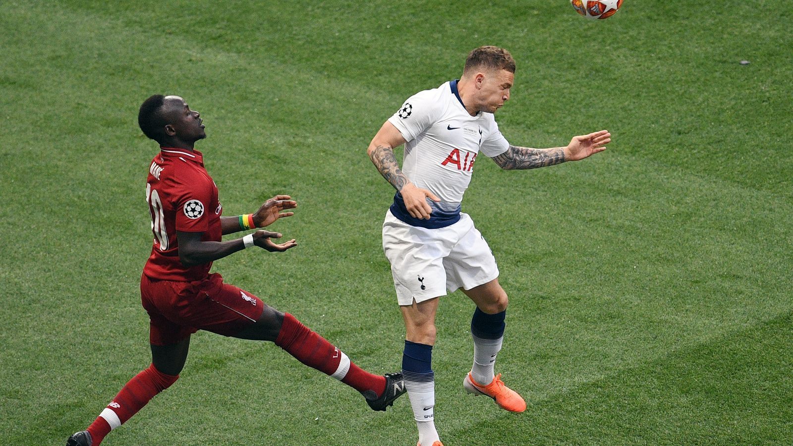 
                <strong>Kieran Trippier (Tottenham Hotspur)</strong><br>
                Hat seine rechte Seite gut im Griff, ist sehr aufmerksam und zweikampfstark. Auch nach vorne bemüht, wobei es in Halbzeit ins vor allem bei Bemühungen bleibt. Bleibt in der zweiten Halbzeit defensiv konstant souverän in seinen Aktionen. ran-Note: 3
              