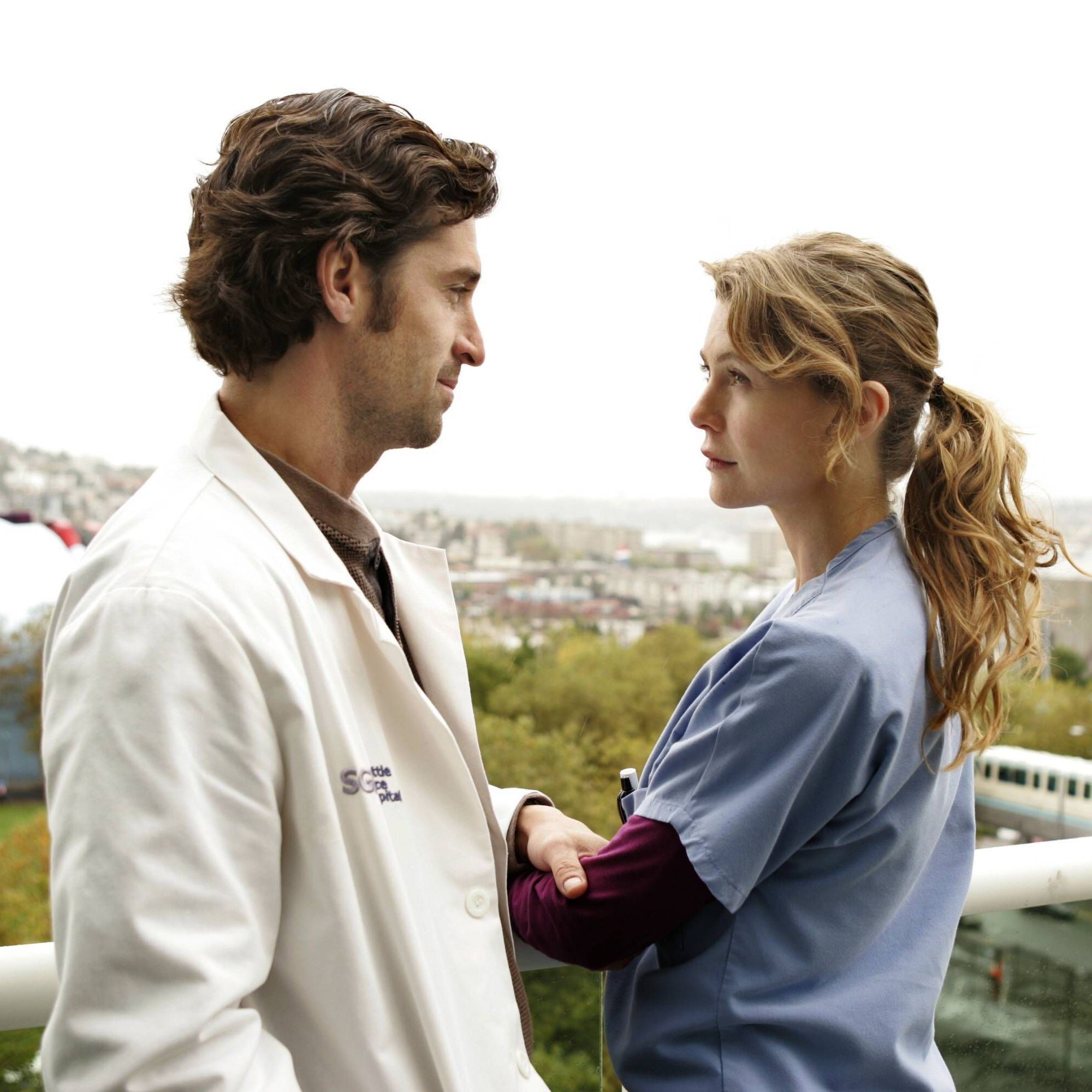 Meredith Grey und Derek Shepherd schauen sich gegenseitig intensiv an.