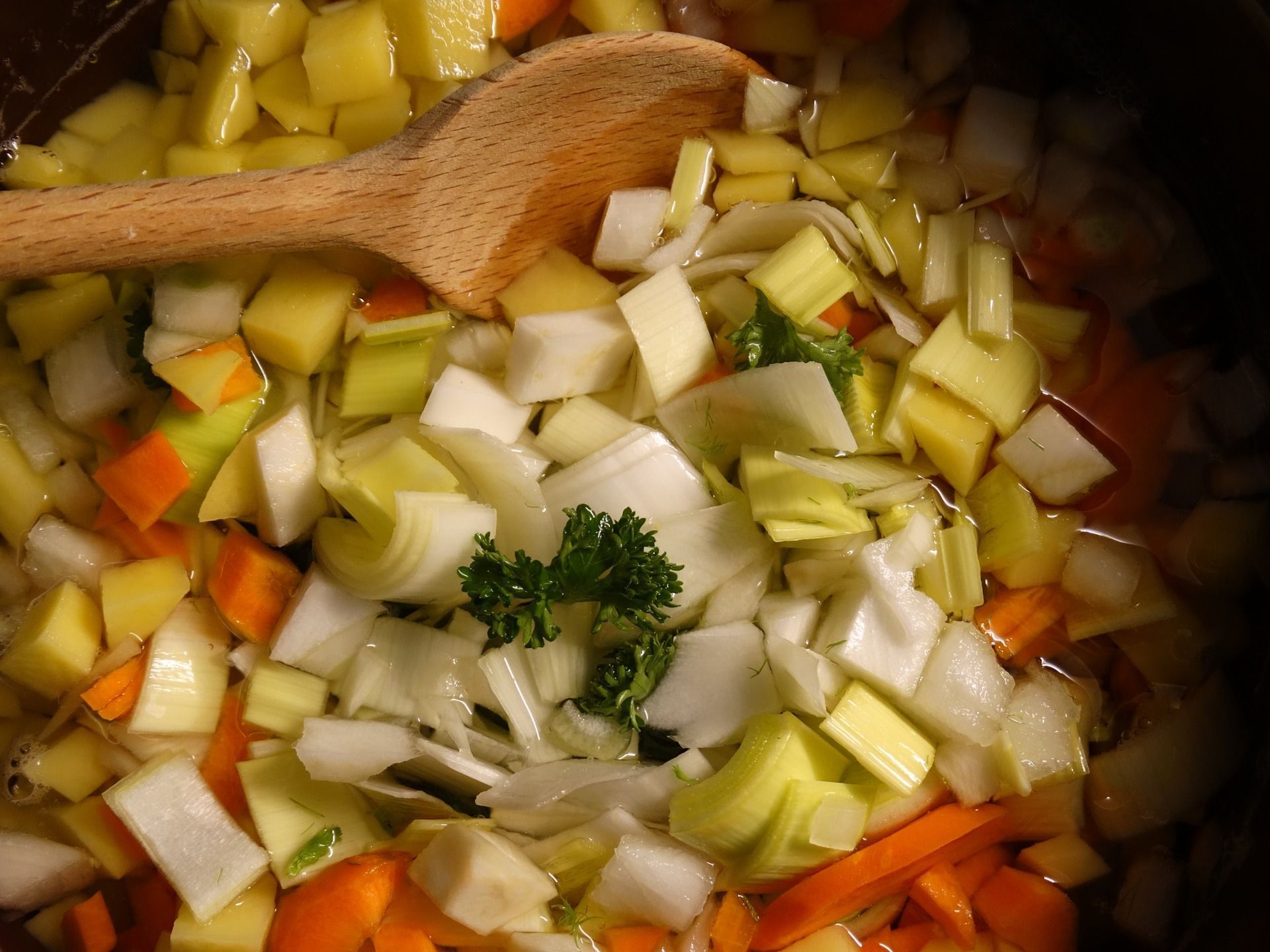 Suppen Diät: Einfache und leckere Rezepte für Kohlsuppe &amp; Co.