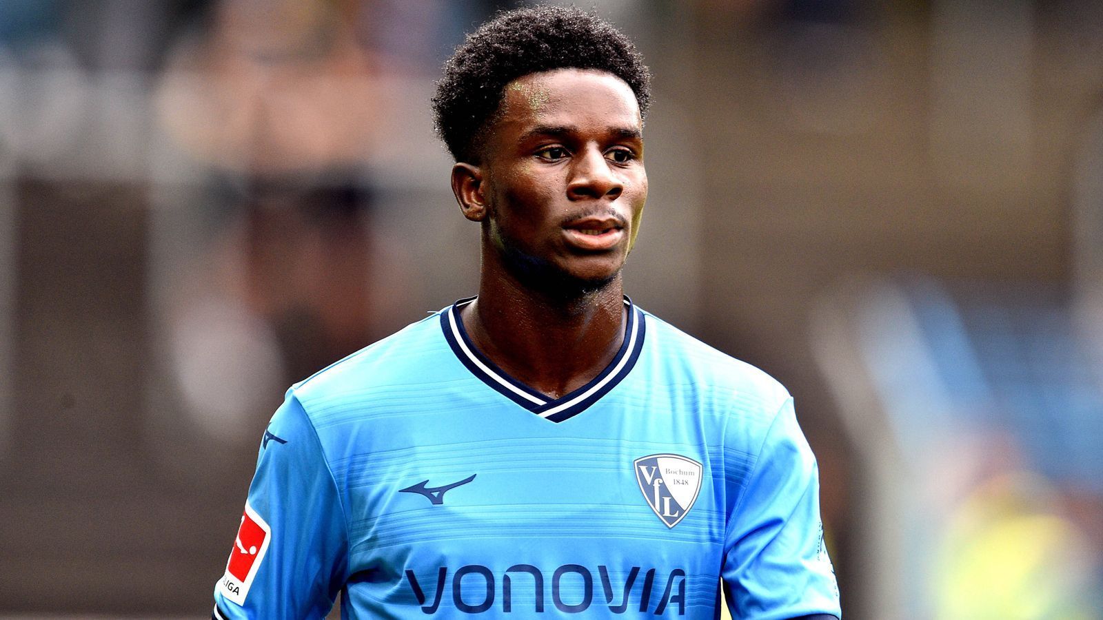 
                <strong>VfL Bochum: Jordi Osei-Tutu</strong><br>
                Bochums Neuzugang aus der U21 des FC Arsenal hat auch schon auf sich aufmerksam gemacht. Jordi Osei-Tutu zeigte auf der rechten Seite - sowohl offensiv als auch defensiv -, was er drauf hat und könnte Christian Gamboa den Stammplatz streitig machen. Beim 6:2 im Test gegen Antalyaspor traf der Engländer sogar.
              