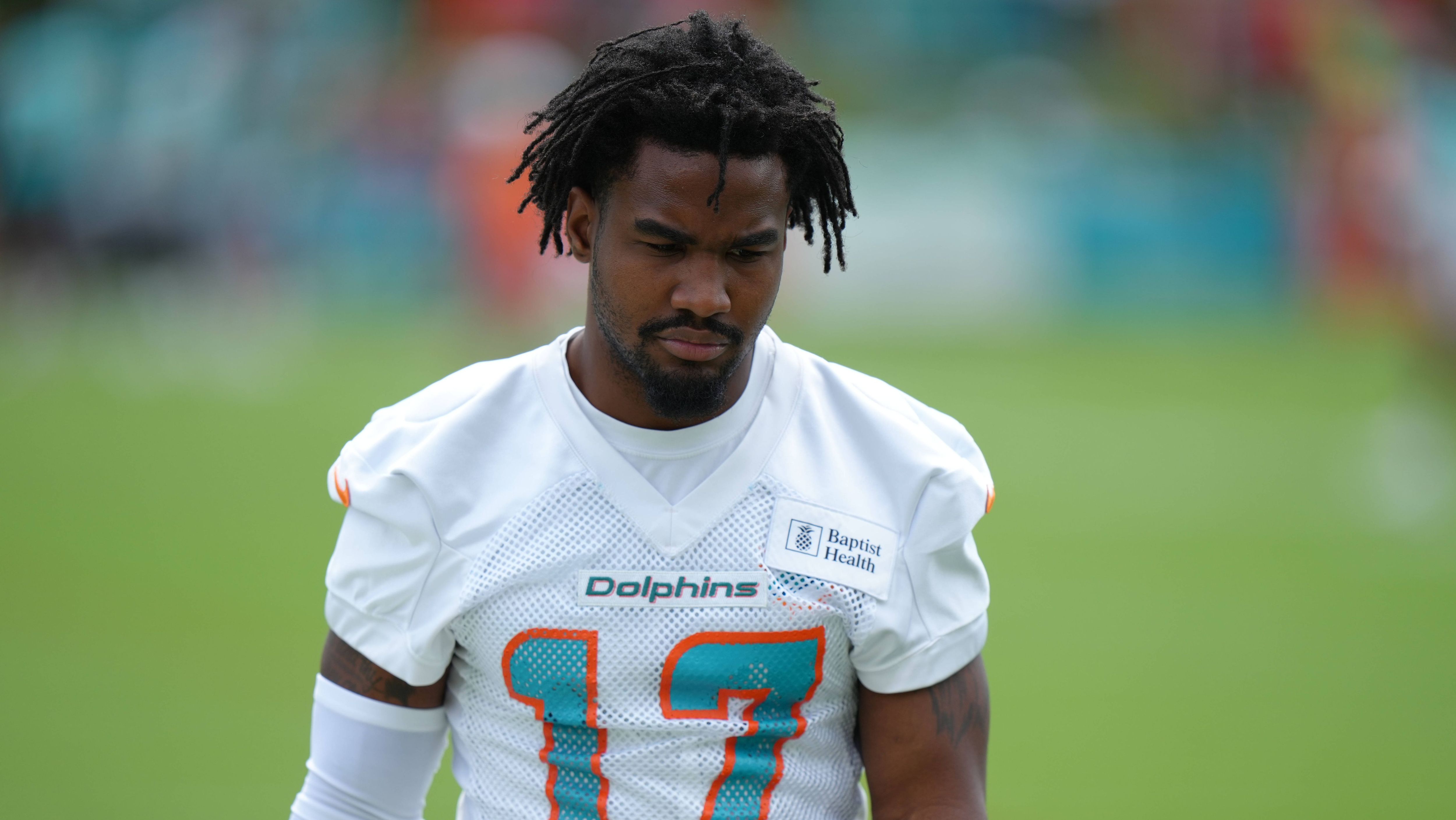 <strong>Platz 16: Jaylen Waddle (Miami Dolphins)</strong><br>- 25 Jahre<br>- Wide Receiver<br>- Statistiken 2023: 72 Catches, 1.014 Receiving Yards, 4 Touchdowns