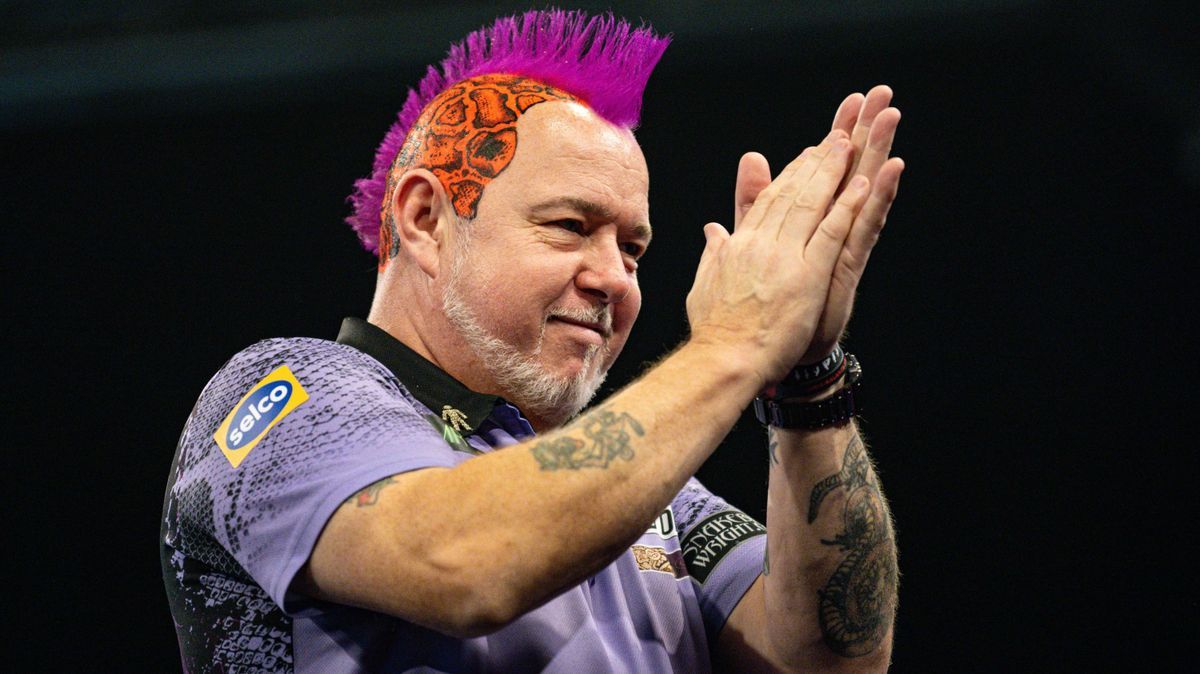 RECORD DATE NOT STATED 14th November 2023, WV Active, Aldersley, Wolverhampton, England; 2023 PDC Grand Slam of Darts, Day 4; Peter Wright applauds his fans PUBLICATIONxNOTxINxUK ActionPlus12576274...