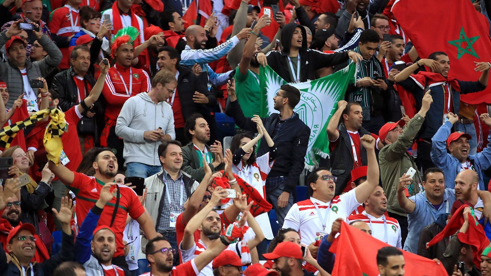 
                <strong>5. Marokko: 55.951 Euro wegen Fehlverhalten von Offiziellen und Fans</strong><br>
                Marokko musste 55.951 Euro wegen Fehlverhalten von Offiziellen (unerlaubtes Betreten des Platzes, zu vielen Personen in der Coaching-Zone) und Fans (Werfen von Gegenständen) zahlen.
              