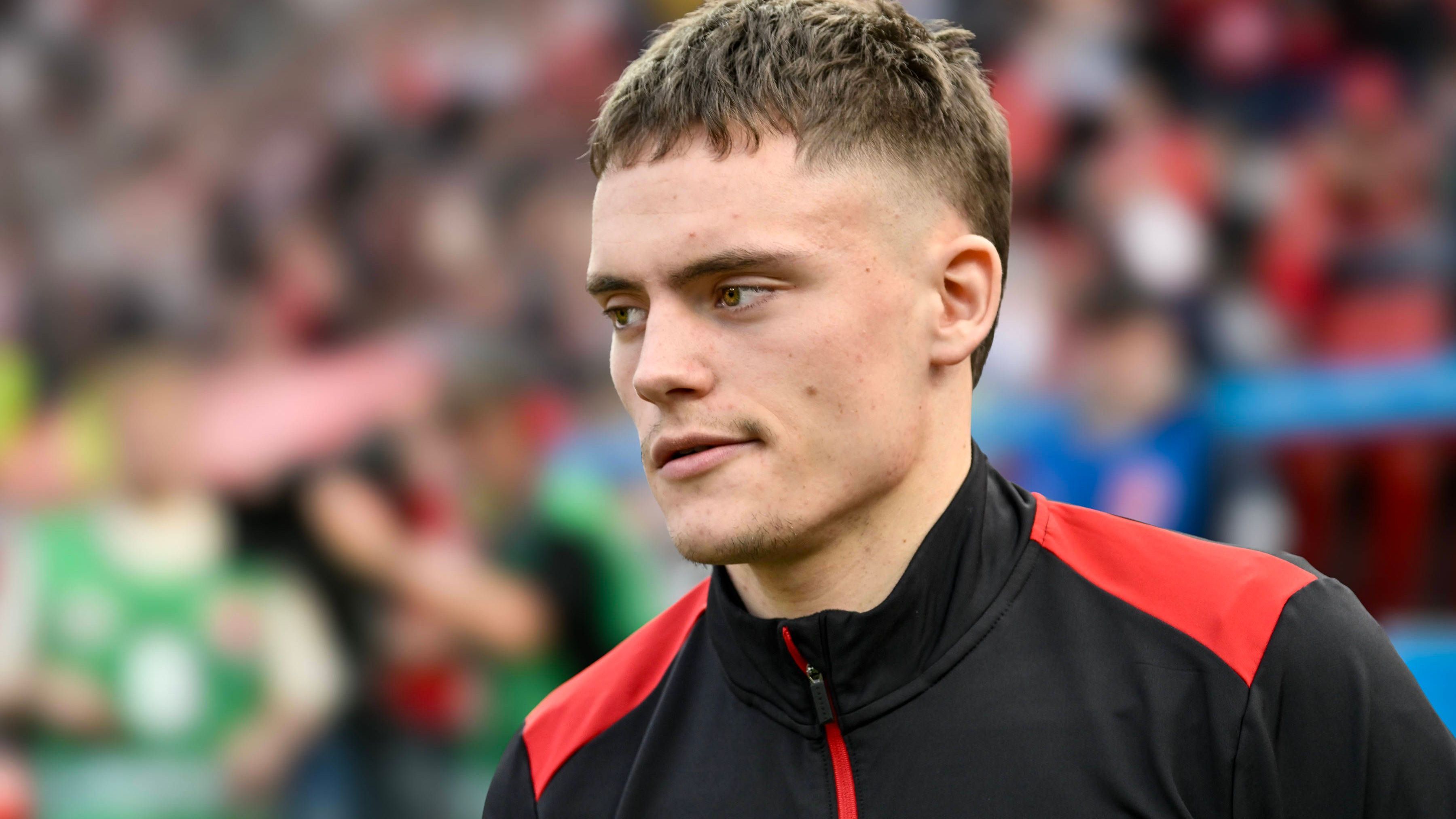 <strong>Florian Wirtz (Bayer Leverkusen/21/16)</strong>&nbsp;<br>Popsängerin Nina Chuba verkündete Florian Wirtz bei einem Konzert in Hamburg. "Ich freue mich über die Nominierung und natürlich auf den Sommer", sagte der Shootingstar von Bayer Leverkusen, "schönen Abend noch, euer Florian." Wirtz ist als Teil des "magischen" Offensivdreiecks fest eingeplant für die Startelf. Kapitän Ilkay Gündogan und Jamal Musiala sollen sich mit ihm perfekt ergänzen.