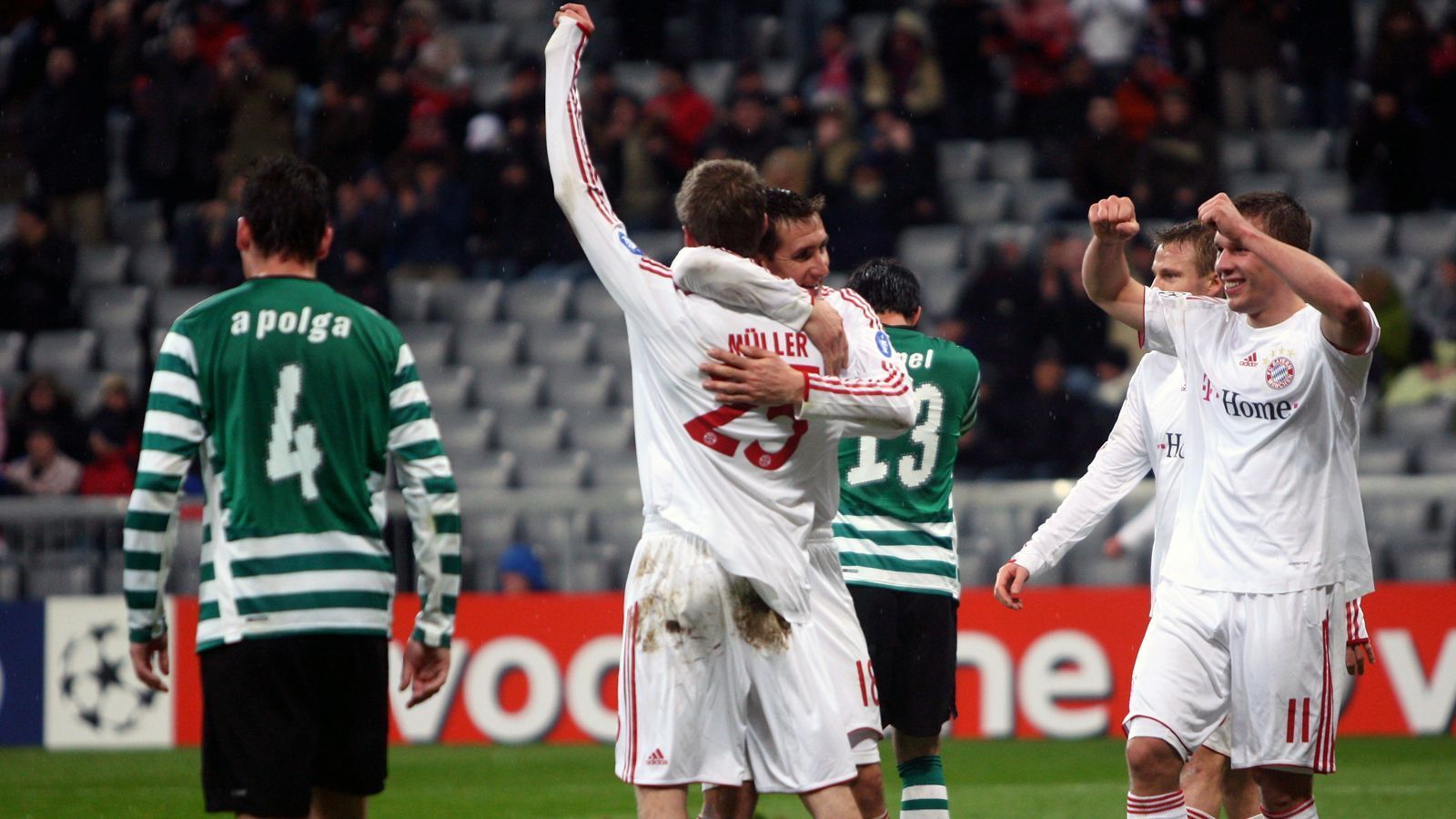 <strong>FC Bayern München - Sporting Lissabon 7:1 (10. März 2009)</strong><br>
                Die Ära von Jürgen Klinsmann wird beim FC Bayern wohl in keine Geschichtsbücher kommen. Immerhin hat er souverän das Viertelfinale der Königsklasse erreicht. Thomas Müller feierte gegen Lissabon seine Champions-League-Premiere mit einem Tor und einer Vorlage. 
