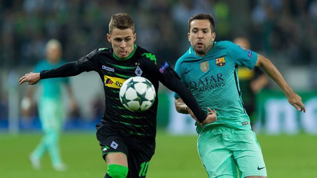 
                <strong>Jordi Alba (FC Barcelona)</strong><br>
                Jordi Alba: Viel gelaufen, wenig Wirkung. Seine Zuspiele in den gegnerischen Strafraum fanden kaum Abnehmer. Gegen Traore und Hazard häufig den entscheidenden Schritt zu spät. Konnte sich häufig nur mit Fouls behelfen. In der zweiten Hälfte dann wie der Rest seiner Mannschaft mutiger und souveräner. ran-Note: 3-
              