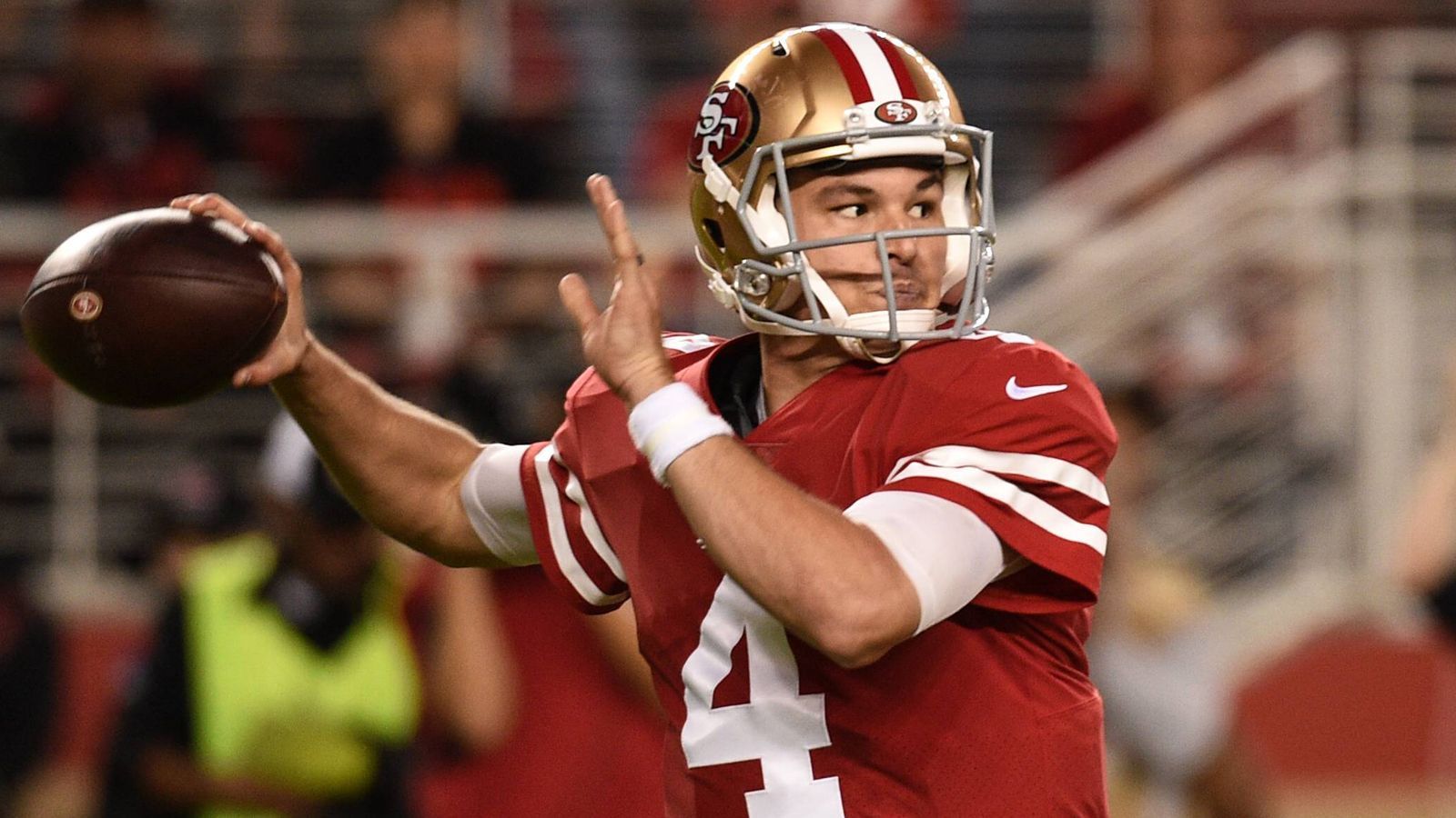 
                <strong>Week 9: Dritter 49ers-Quarterback Nick Mullens stellt Bestmarken auf</strong><br>
                Nick Mullens, der eigentlich nur der dritte Quarterback der San Francisco 49ers ist, hat beim 34:3 gegen die Oakland Raiders Bestmarken aufgestellt. Sein Quarterback-Rating von 151,9 ist seit 1970 der beste Wert eines Debütanten, der mit mindestens 20 Passversuchen debütiert. Damit nicht genug: Mullens zählt nun zusammen mit Marc Bulger, Ryan Fitzpatrick und Marcus Mariota auch zu den einzigen Quarterbacks der vergangenen 25 Jahre, die bei ihrem ersten Spiel mindestens drei Touchdown-Pässe warfen. Zudem zählt der 23-Jährige zusammen mit Fran Tarkenton (1961) und Jim Kelly (1986) auch zu den einzigen Passgebern, die seit 1950 bei ihrem NFL-Debüt mehr als 250 Yards, mindestens drei Touchdowns und keine Interception warfen.
              