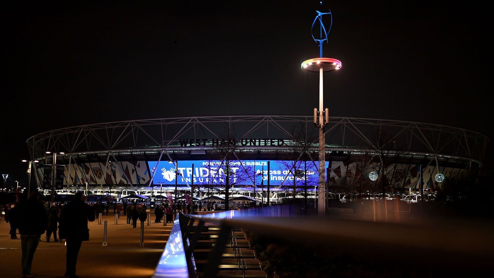 
                <strong>West Ham United – Manchester United (Samstag 18.30 Uhr)</strong><br>
                Stadion: Olympiastadion London - Kapazität: 55.097 - Austragungsort: London - Maximale Zuschaueranzahl am 11. Spieltag: 2000 (Tier 2)
              